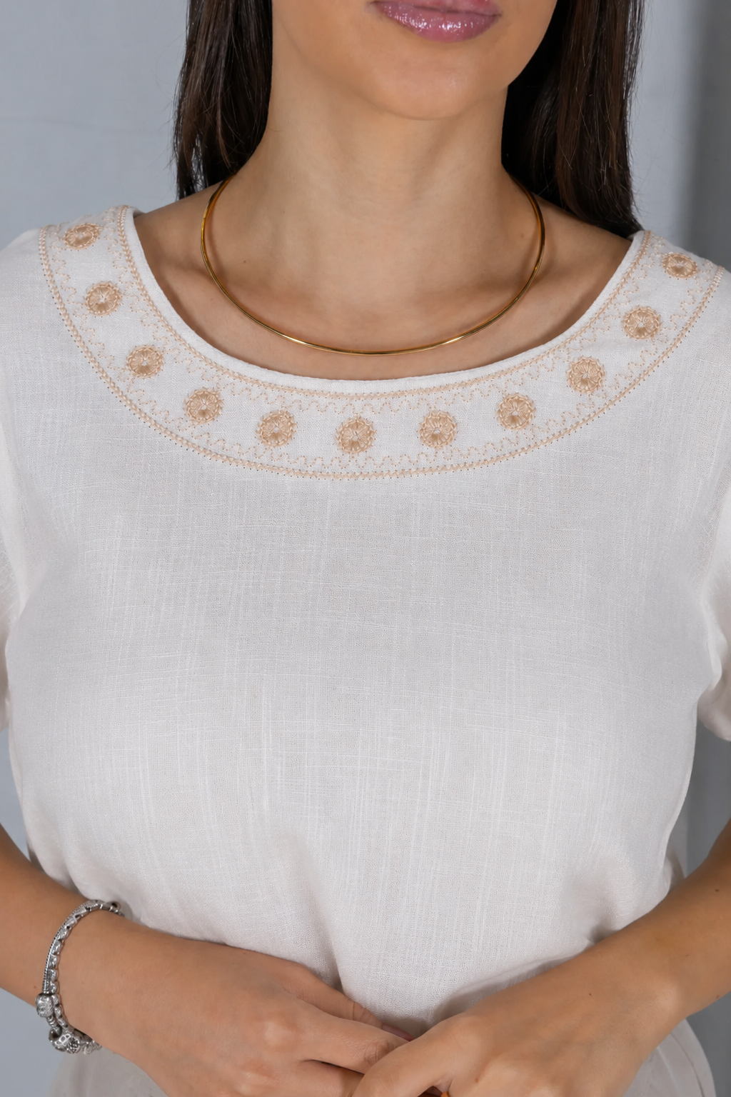 Blusa Manga Curta Transpassada com Bordado Delicado Selma Branca