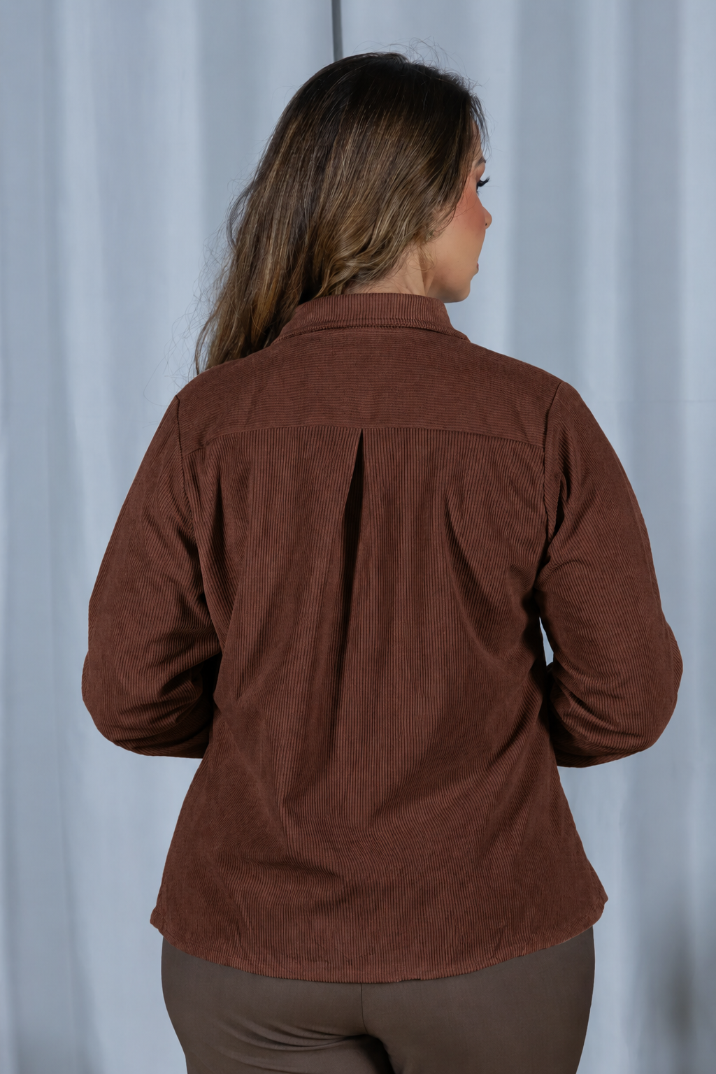 Camisa Cotelê com Bolsos Zoey Marrom