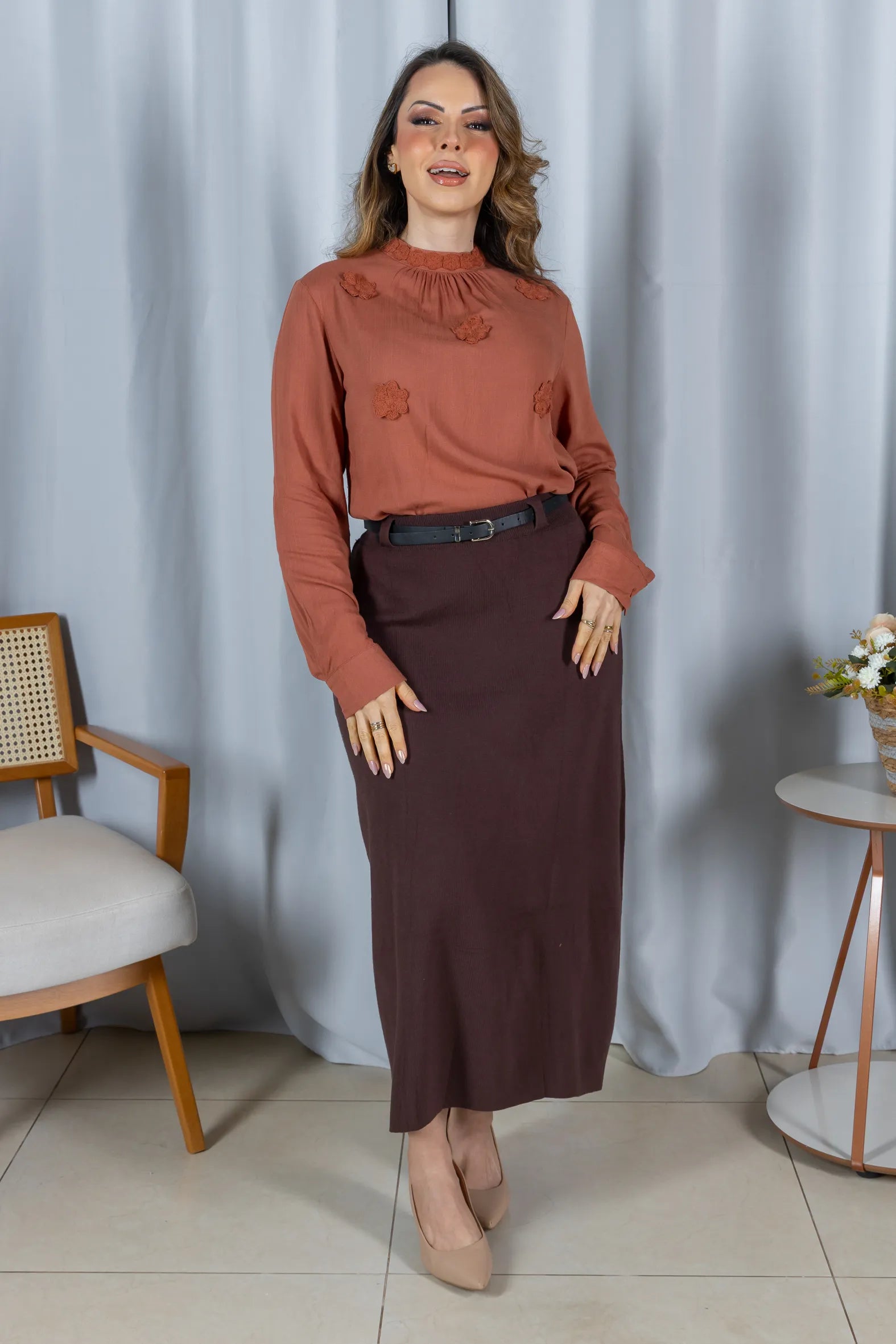Blusa Manga Longa Visco-Linho com Bordado Floral Sonia Terracota