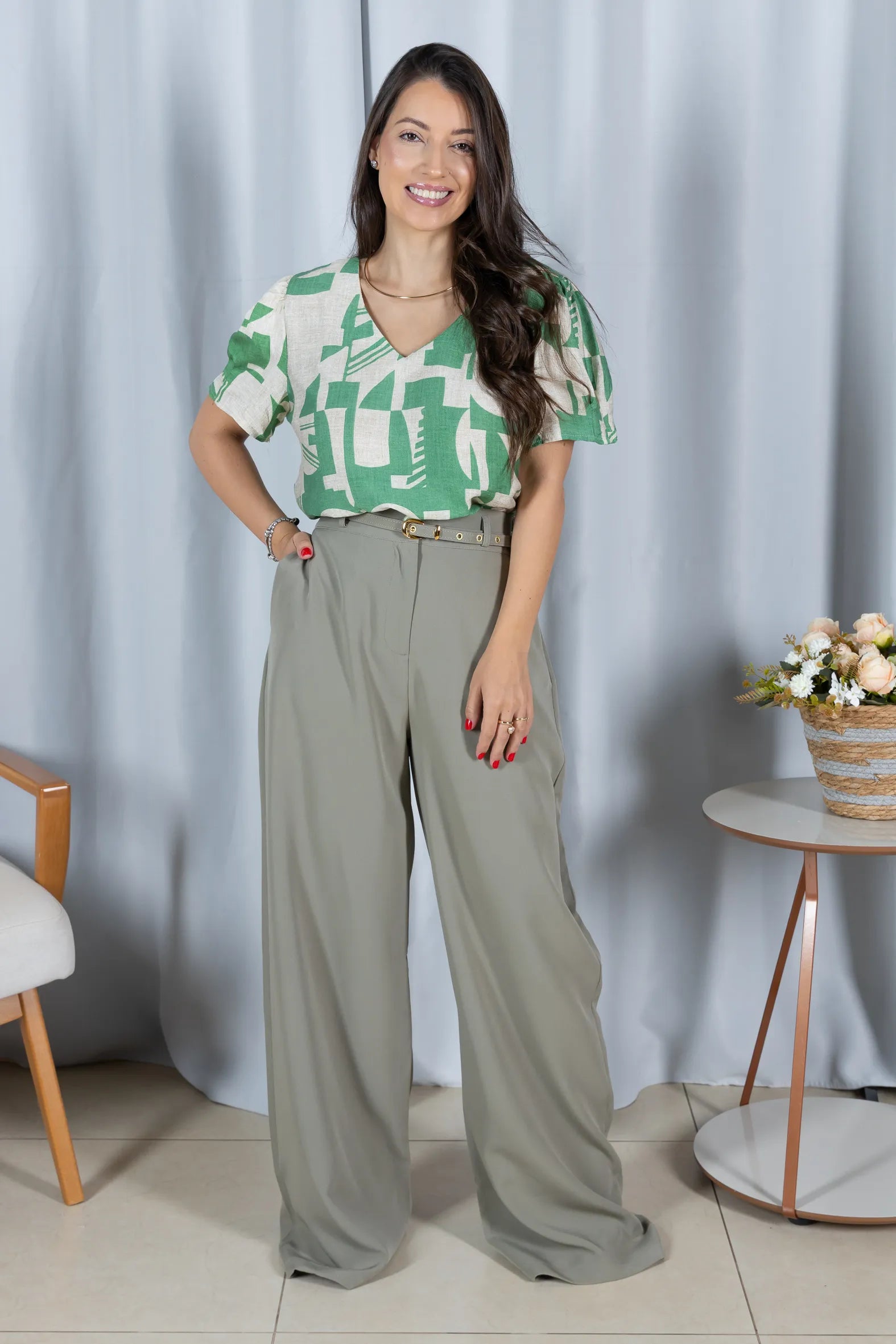 Blusa Estampada Leve com Decote "V" Mônica Verde