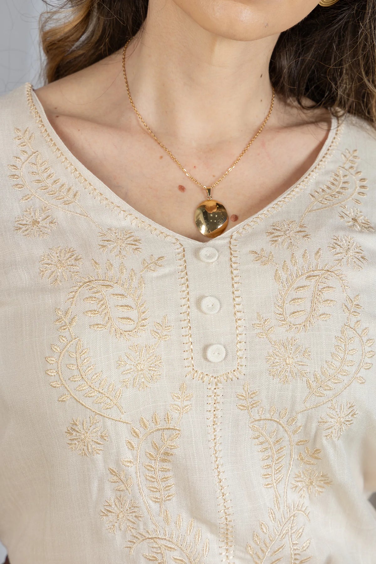 Blusa Manga Curta Transpassada Bordada Milena Creme - adicional 8