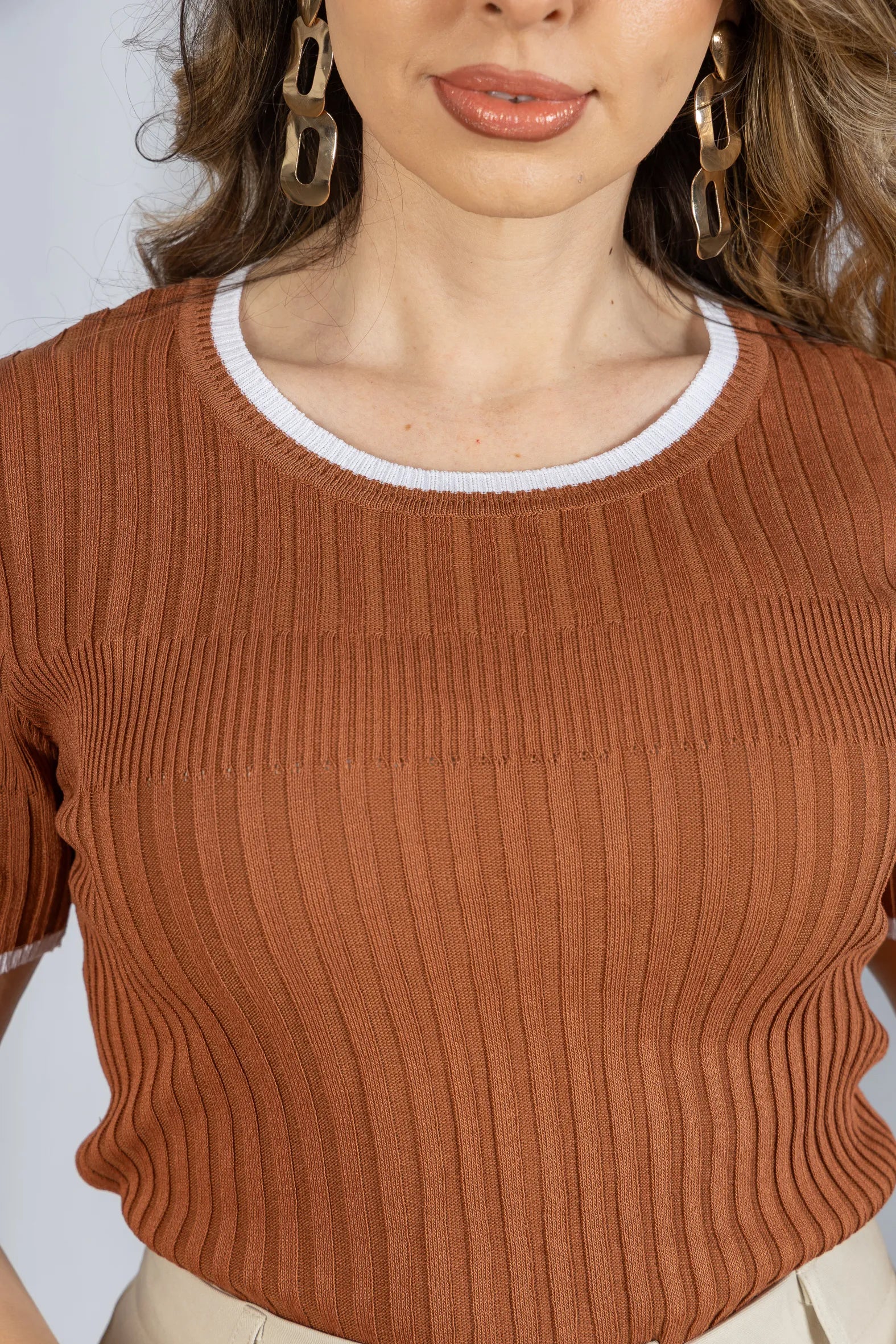 Blusa que Estica Detalhes Contrastantes Alessia Caramelo - adicional 6