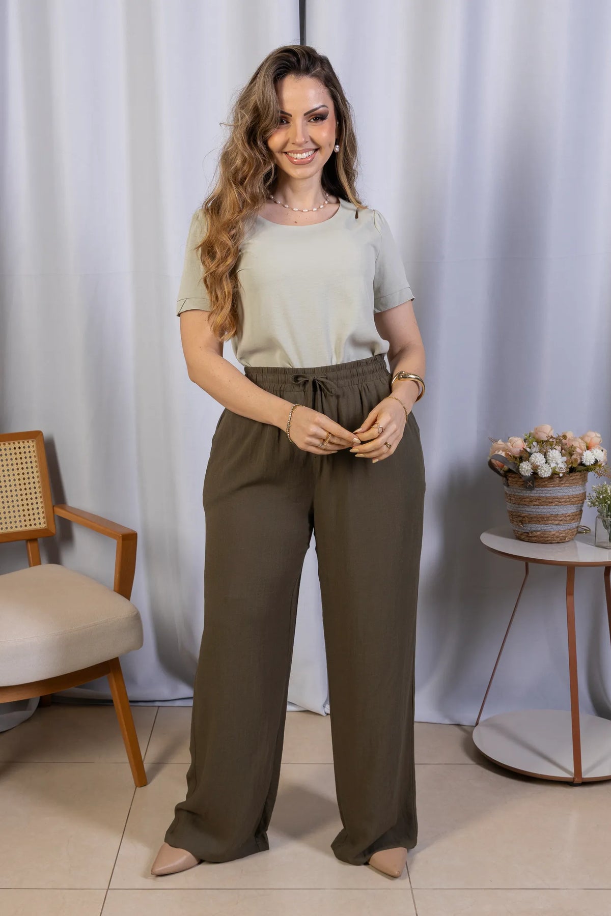 Blusa Manga Curta em Crepe com Detalhes de Abotoamento Teresa Verde