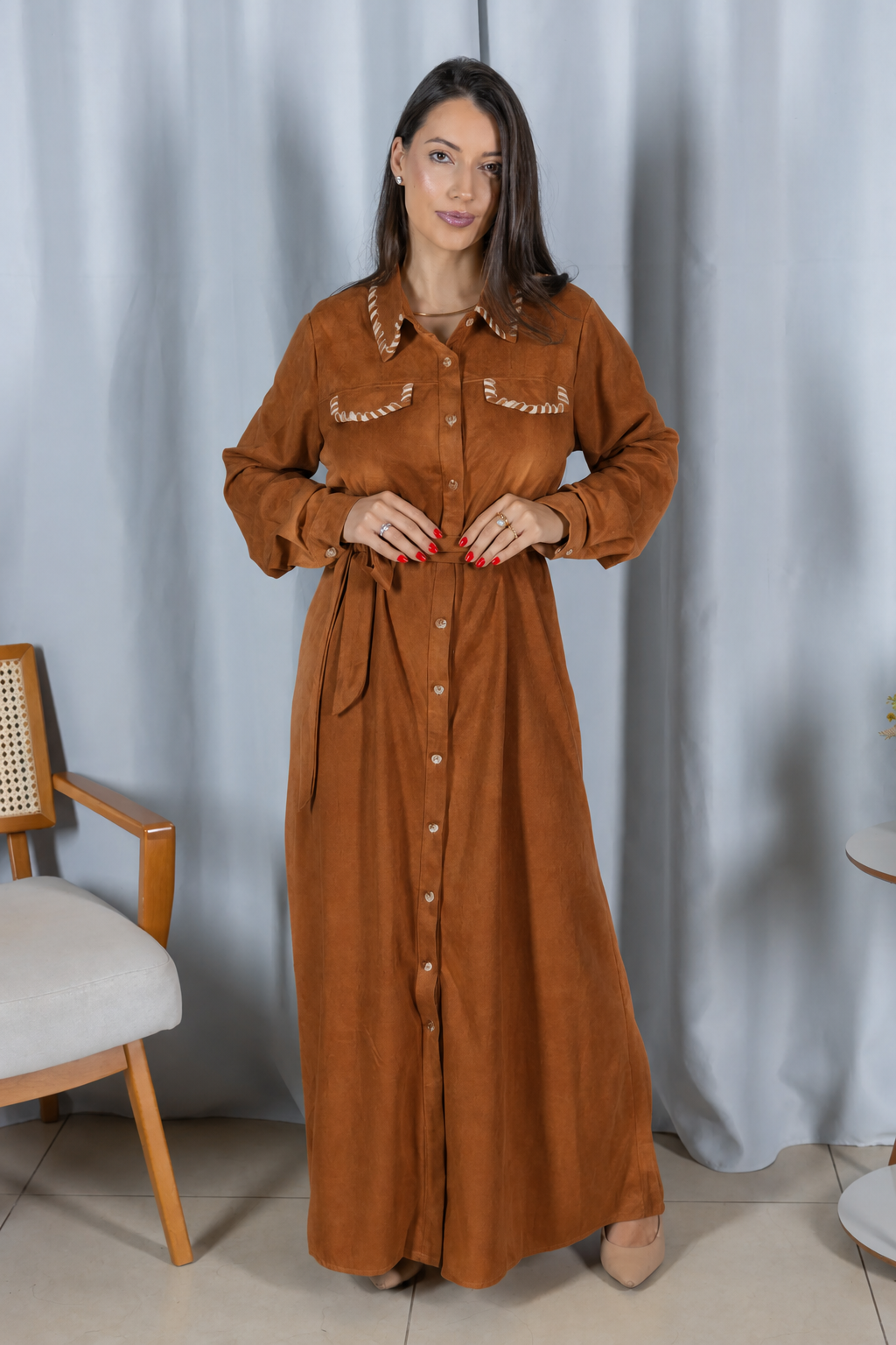 Chemise Suede Pesponto Sofisticado Luna Caramelo - detalhe