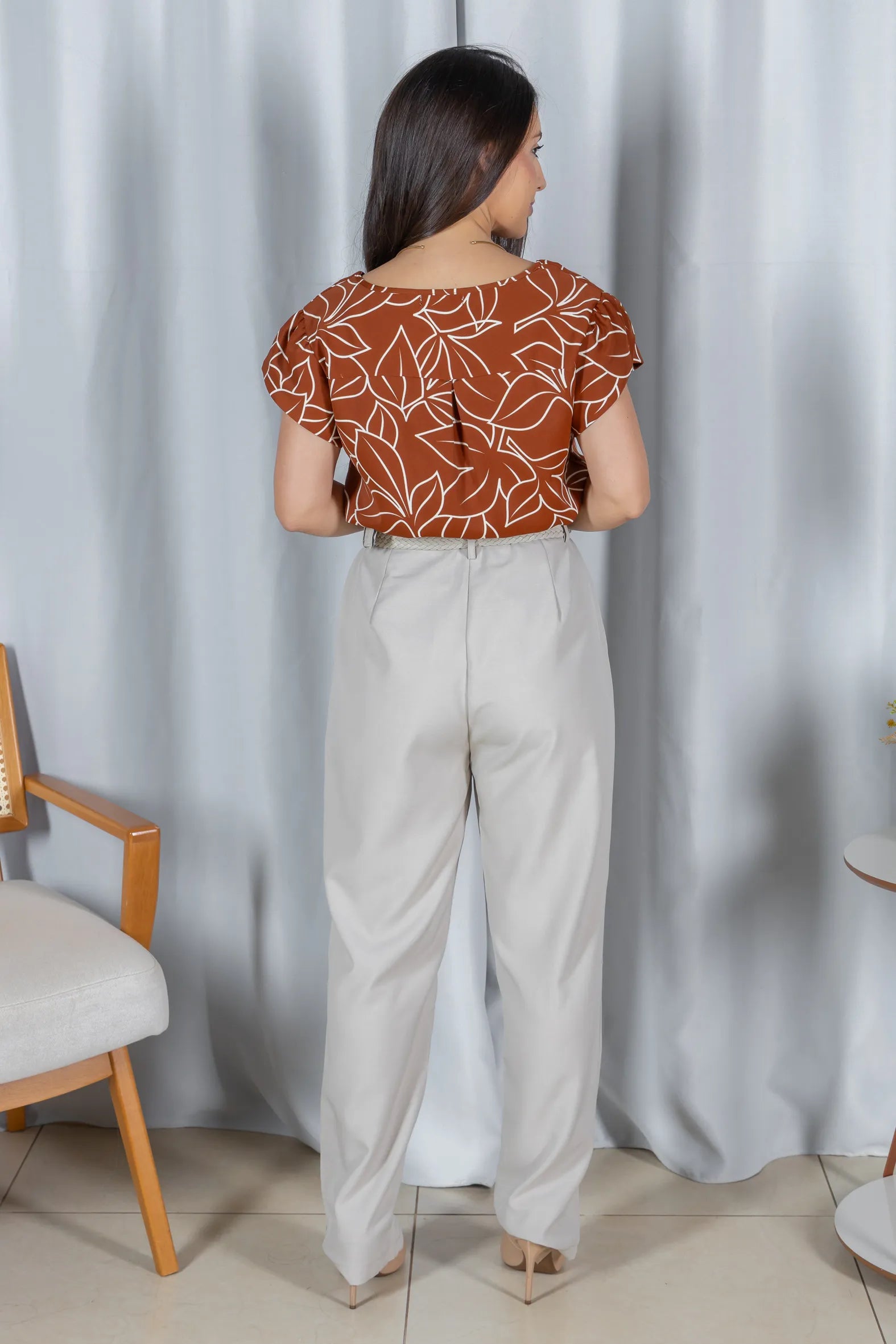 Blusa Estampada com Manga Transpassada Suelen Marrom - variação adicional
