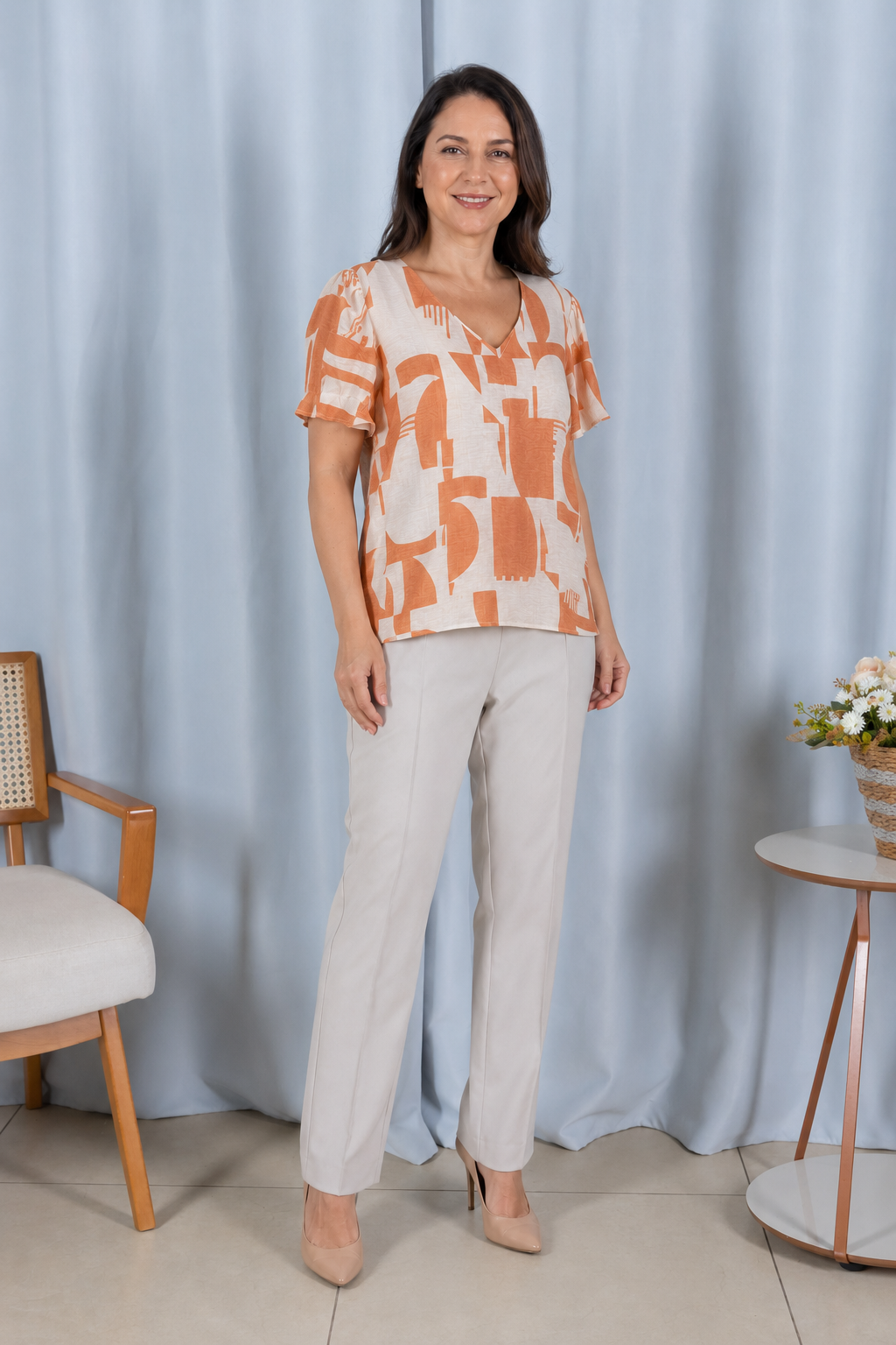 Blusa Estampada Leve com Decote "V" Mônica Coral