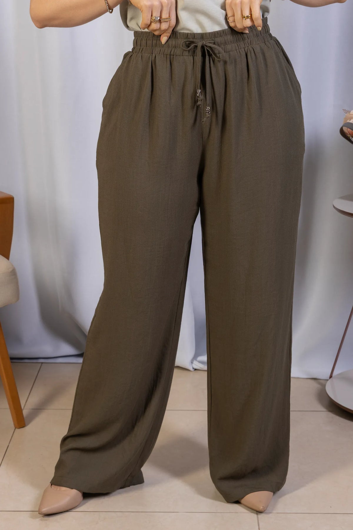 Calça Pantalona em Algodão Rústico com Aplique na Amarração Josefina Verde