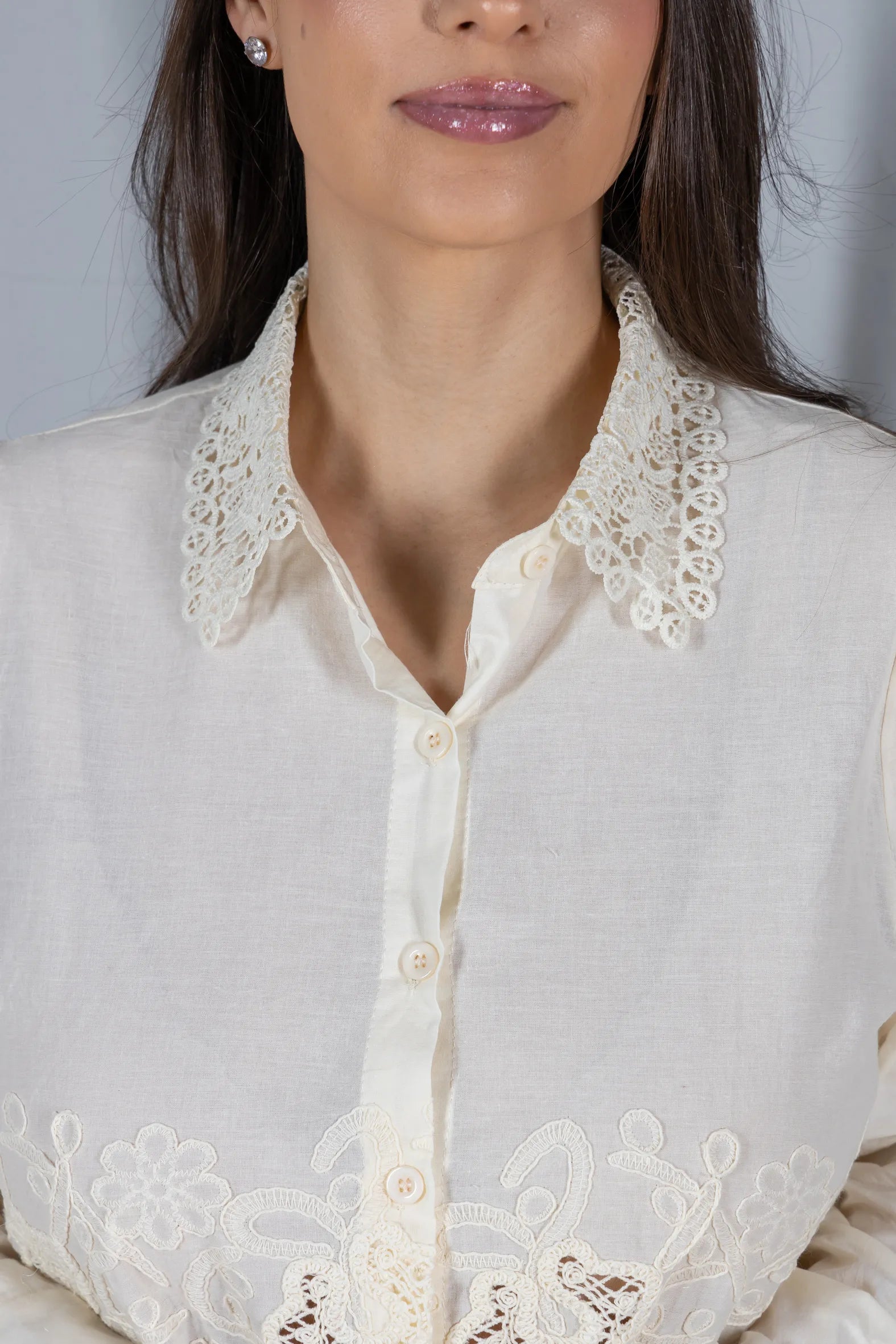 Camisa em Laise com Detalhes em Renda Marina Creme