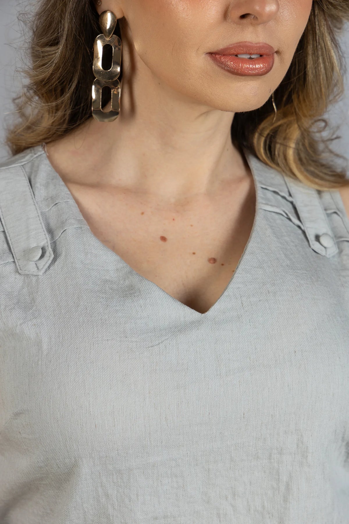 Blusa Regata Em poli-linho Caroline Cinza - costas