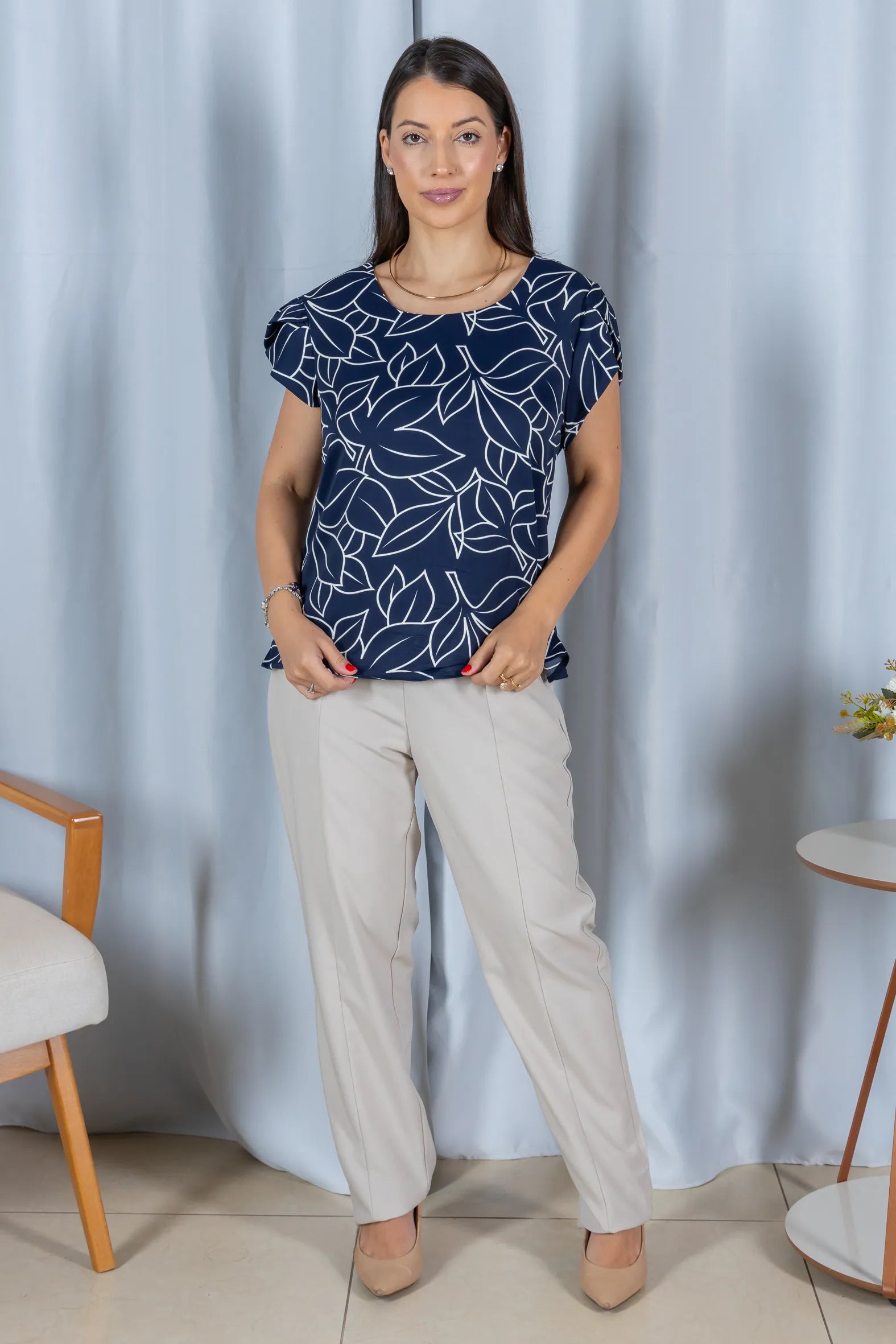 Blusa Estampada com Manga Transpassada Suelen Azul Marinho - frente principal
