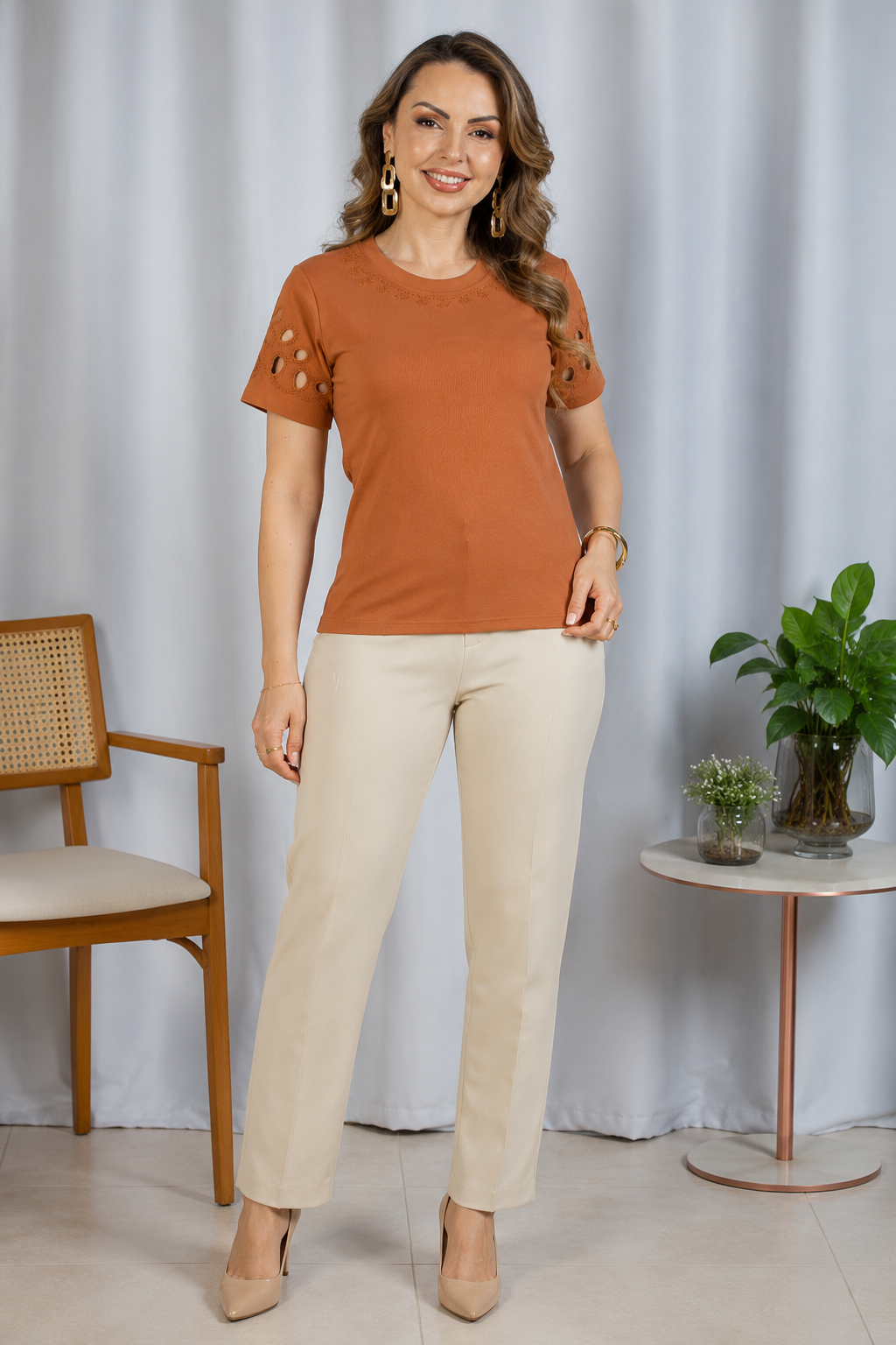 Blusa Confortável em Cotton Lycra com Manga Vazada Paula Marrom - frente