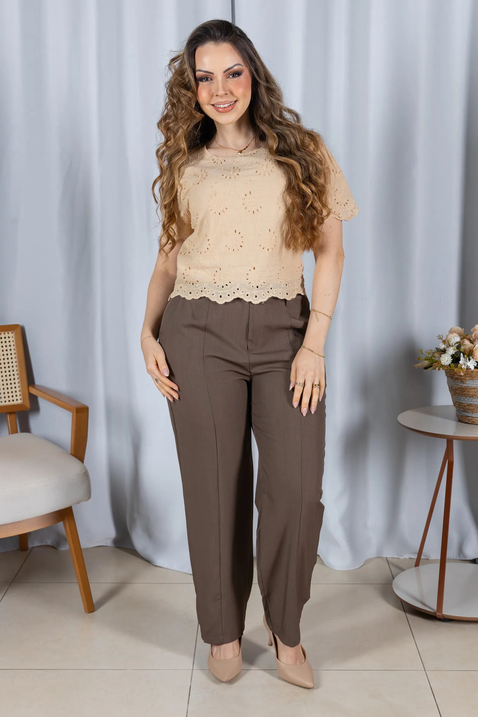 Blusa em Laise Fresca e Delicada Julia Bege