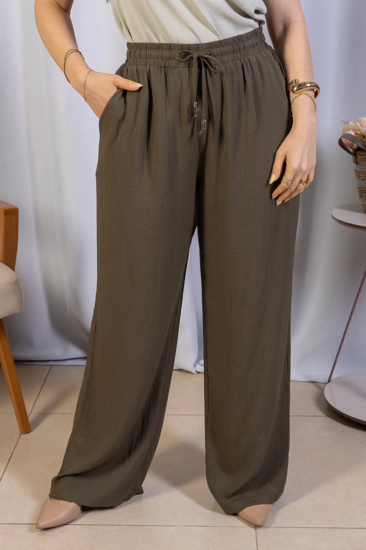 Calça Pantalona em Algodão Rústico com Aplique na Amarração Josefina Verde