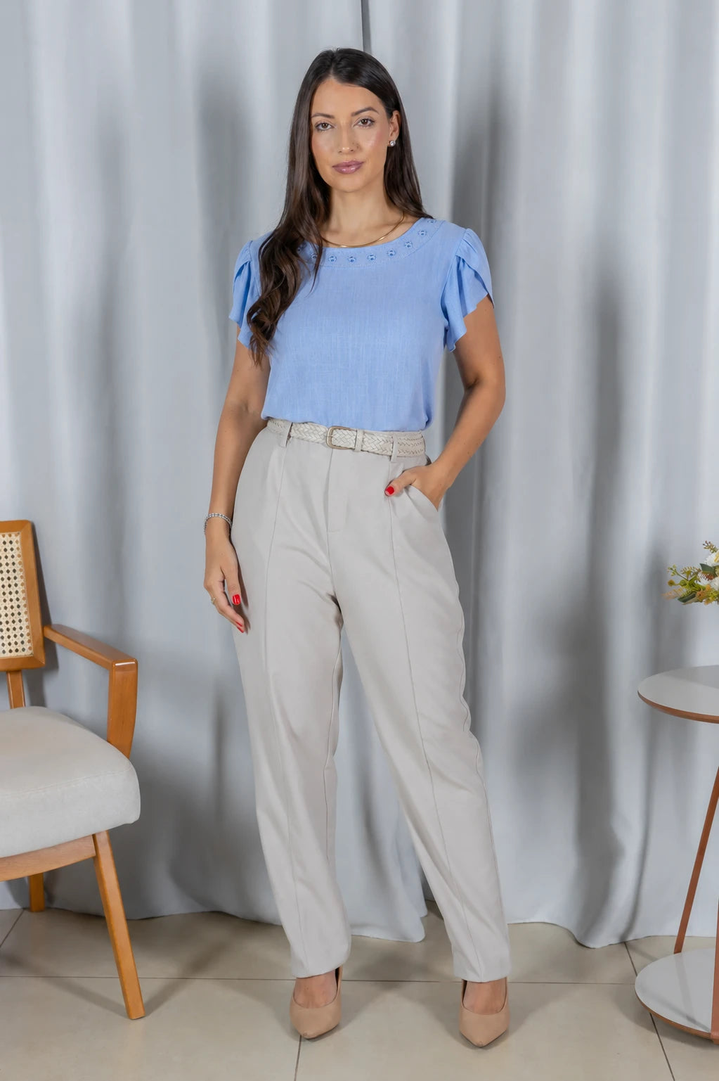 Blusa Manga Curta Transpassada com Bordado Delicado Selma Azul