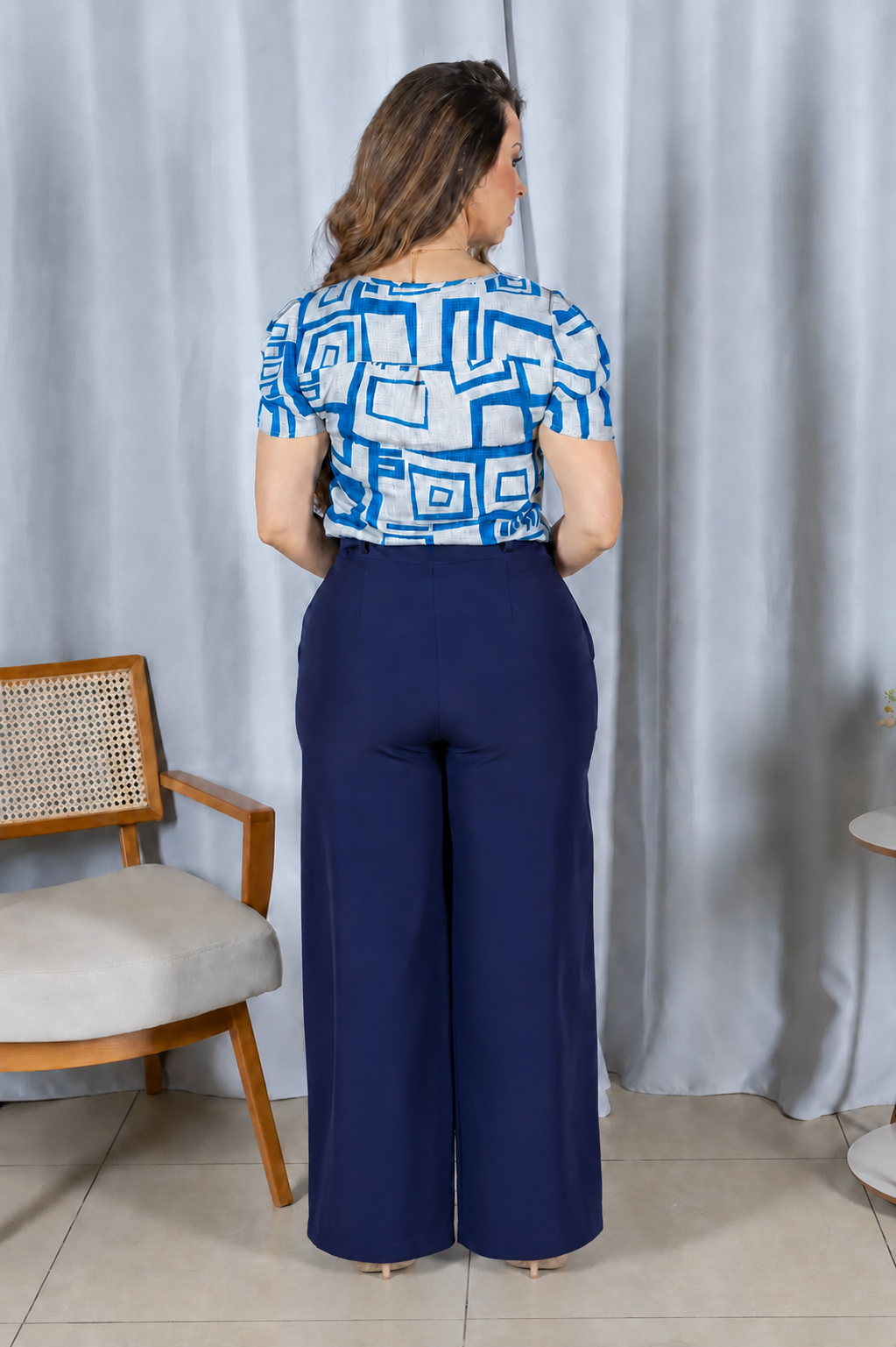 Calça Pantalona que Alonga a Silhueta Luiza Azul Marinho