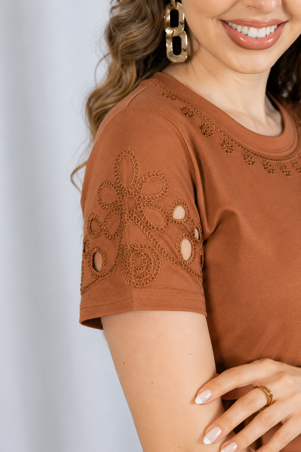 Blusa Confortável em Cotton Lycra com Manga Vazada Paula Marrom - adicional 1