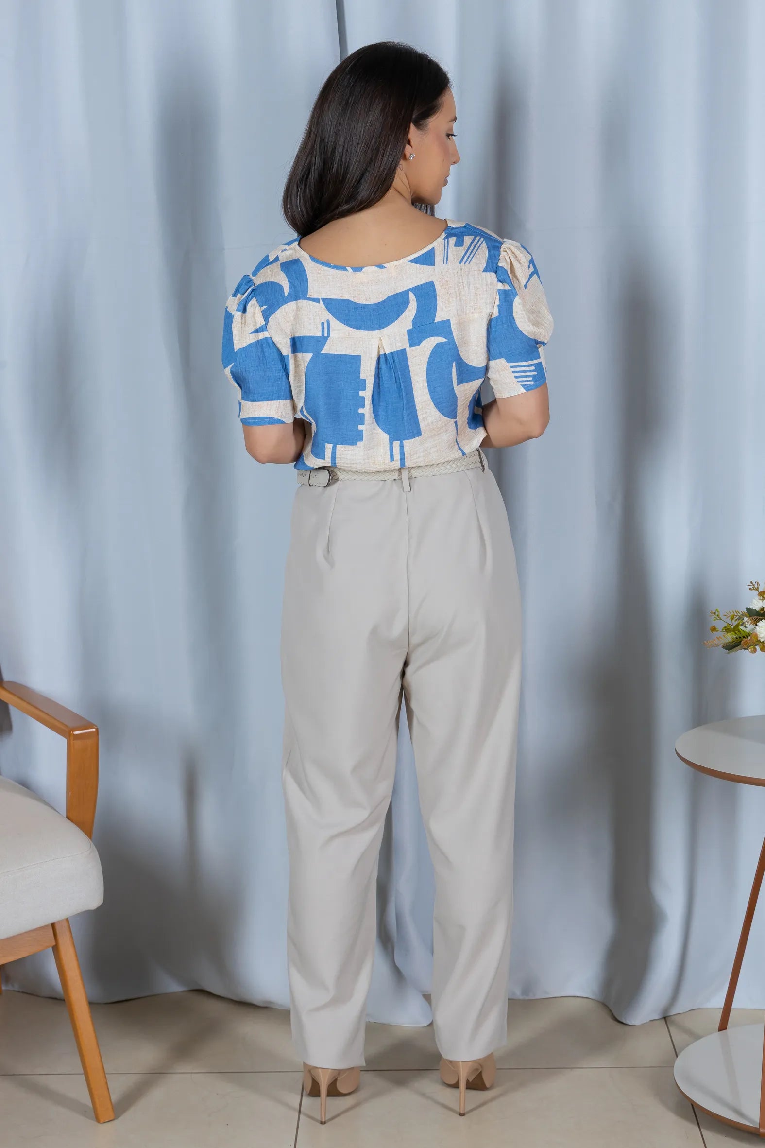 Blusa Estampada Leve com Decote "V" Mônica Azul