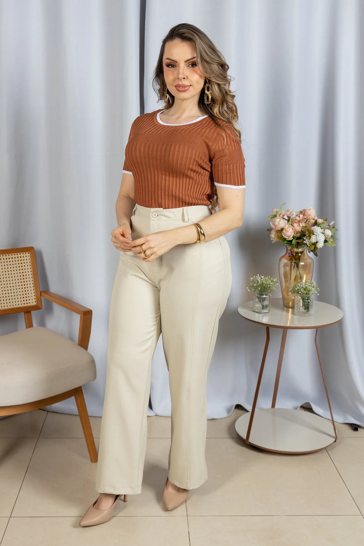 Blusa que Estica Detalhes Contrastantes Alessia Caramelo - adicional 1