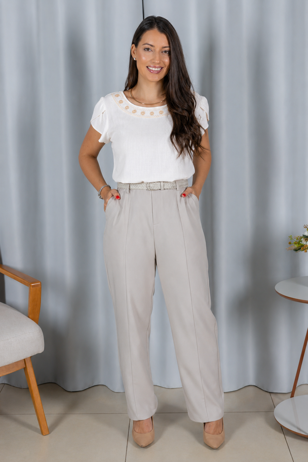 Blusa Manga Curta Transpassada com Bordado Delicado Selma Branca