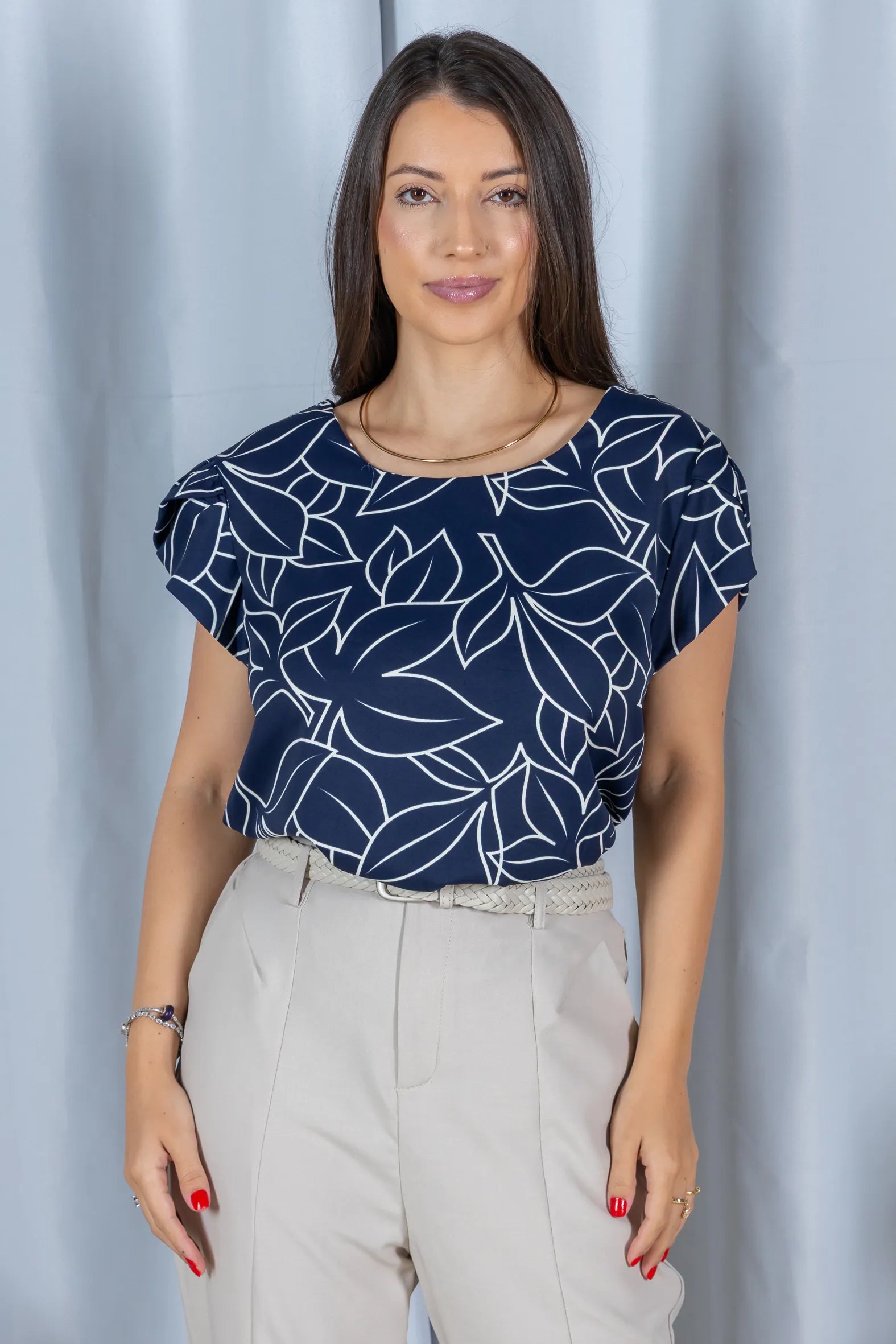 Blusa Estampada com Manga Transpassada Suelen Azul Marinho - variação lateral