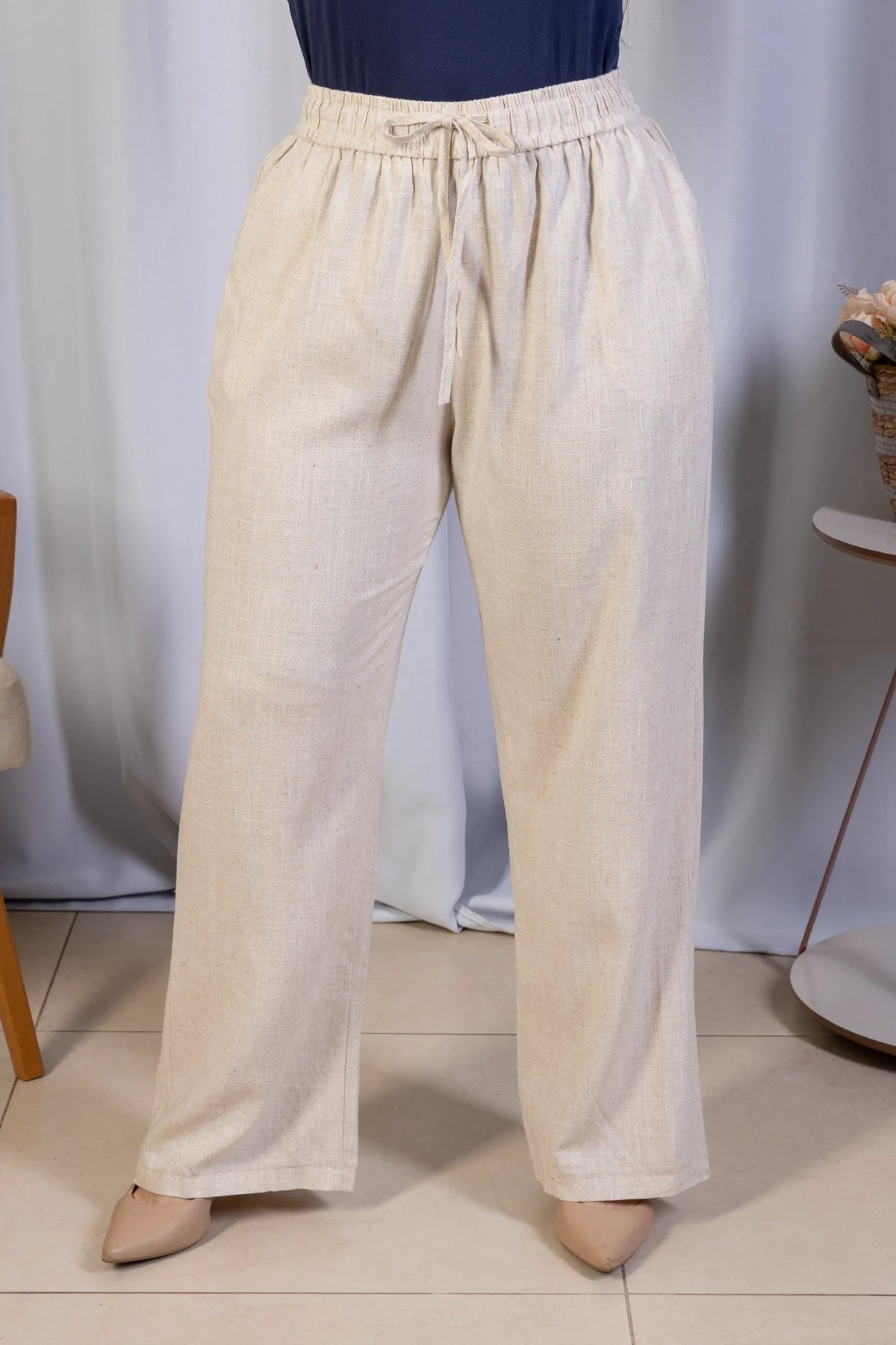 Calça em Algodão Rústico com Bolsos Traseiros Elvira Creme