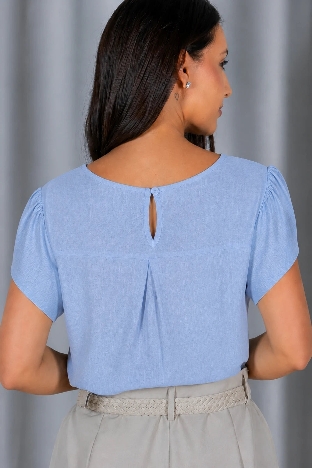 Blusa Manga Curta Transpassada com Bordado Delicado Selma Azul