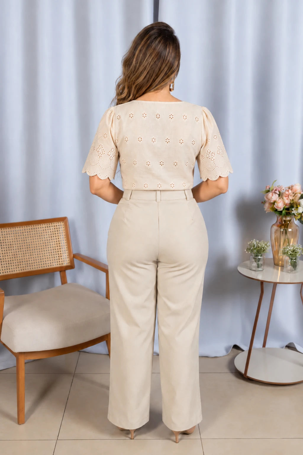 Blusa em Laise Leve e Delicada Clarissa Bege - costas