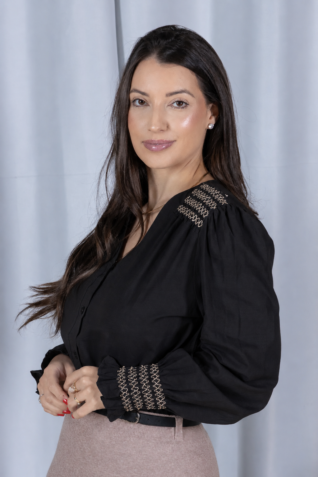 Blusa Cotton Visco com Bordado Artesanal Daiane Preta - variação frente