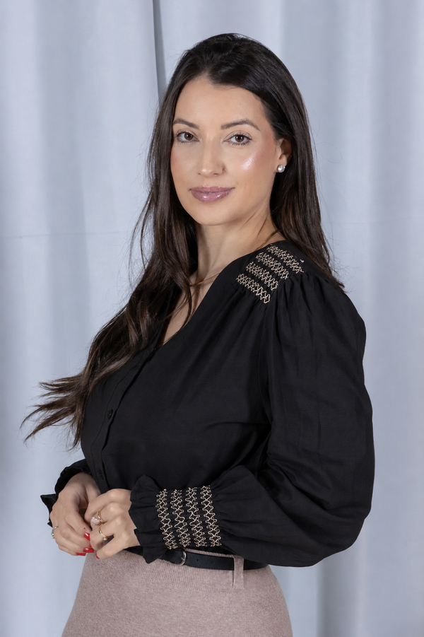Blusa Cotton Visco com Bordado Artesanal Daiane Preta - variação frente
