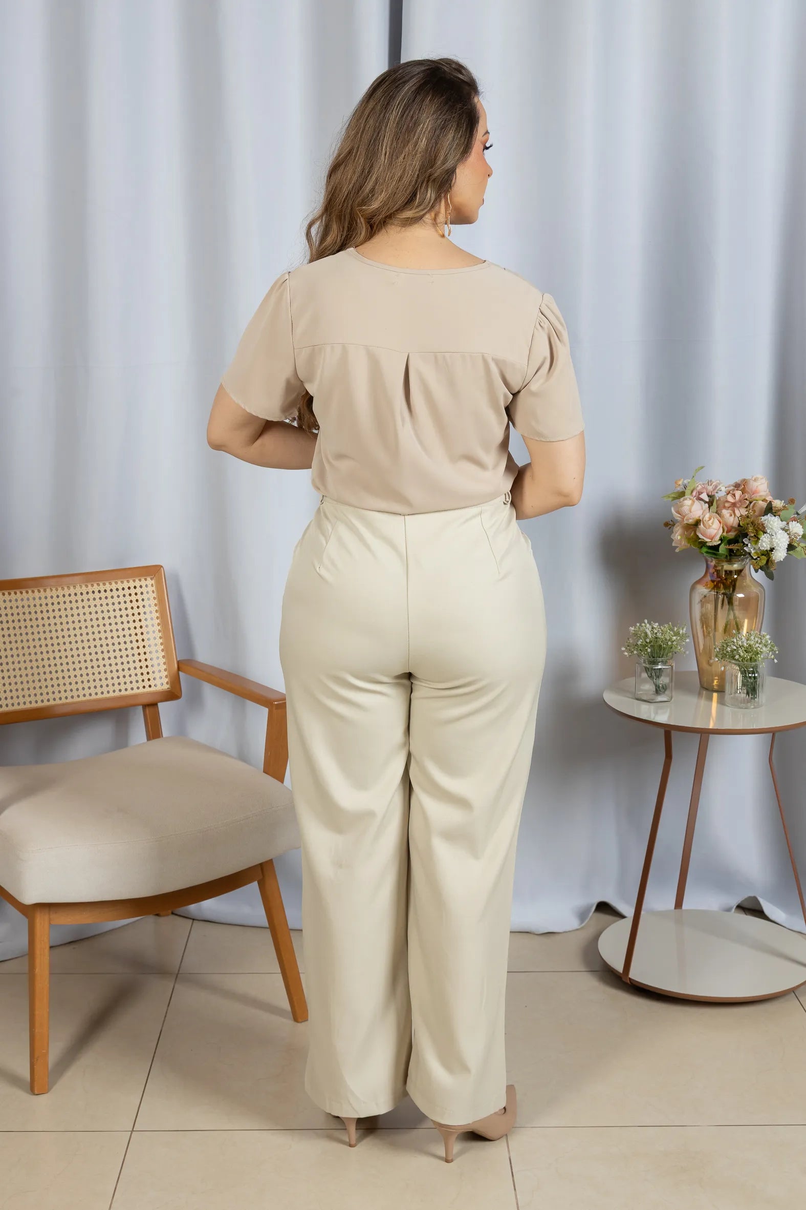 Blusa Em Crepe Classic Detalhe Botão Natani Bege - costas