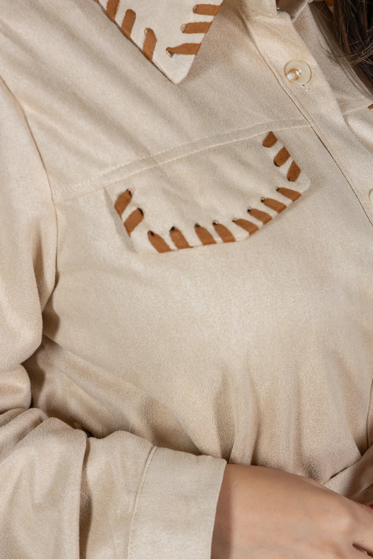 Chemise Suede Pesponto Sofisticado Luna Creme - variação lateral