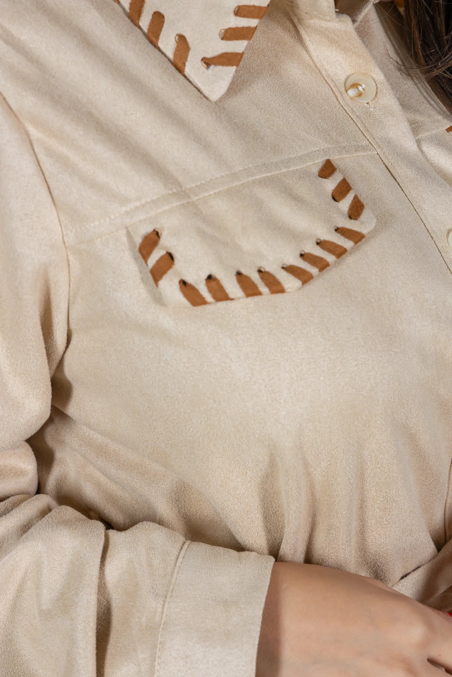 Chemise Suede Pesponto Sofisticado Luna Creme - variação lateral