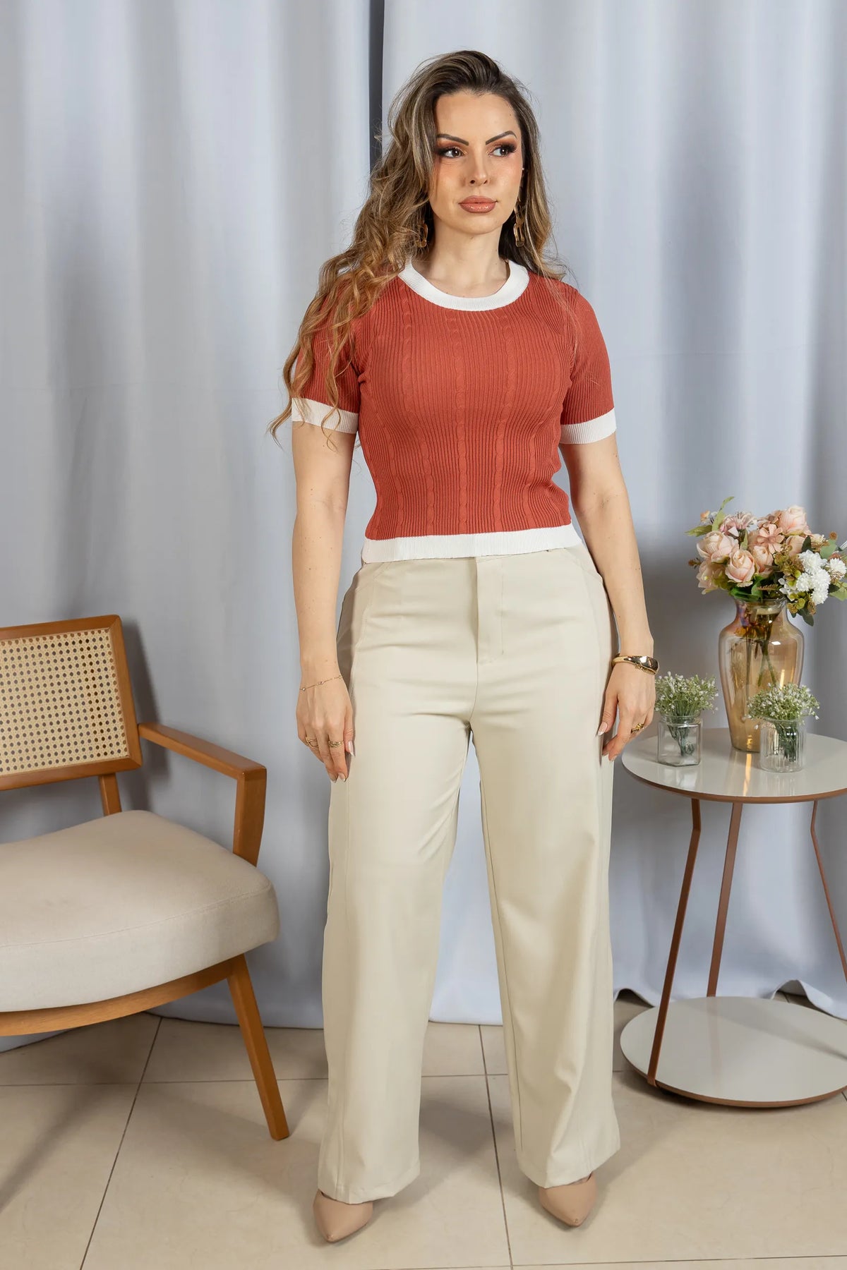 Blusa Leve com Detalhes Contrastantes Fernanda Terracota - frente