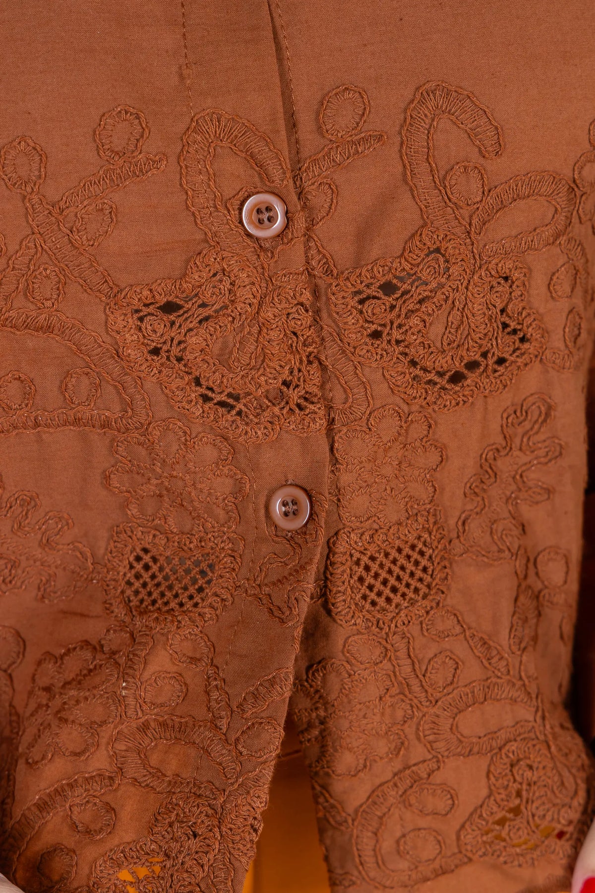 Camisa em Laise com Detalhes em Renda Marina Marrom