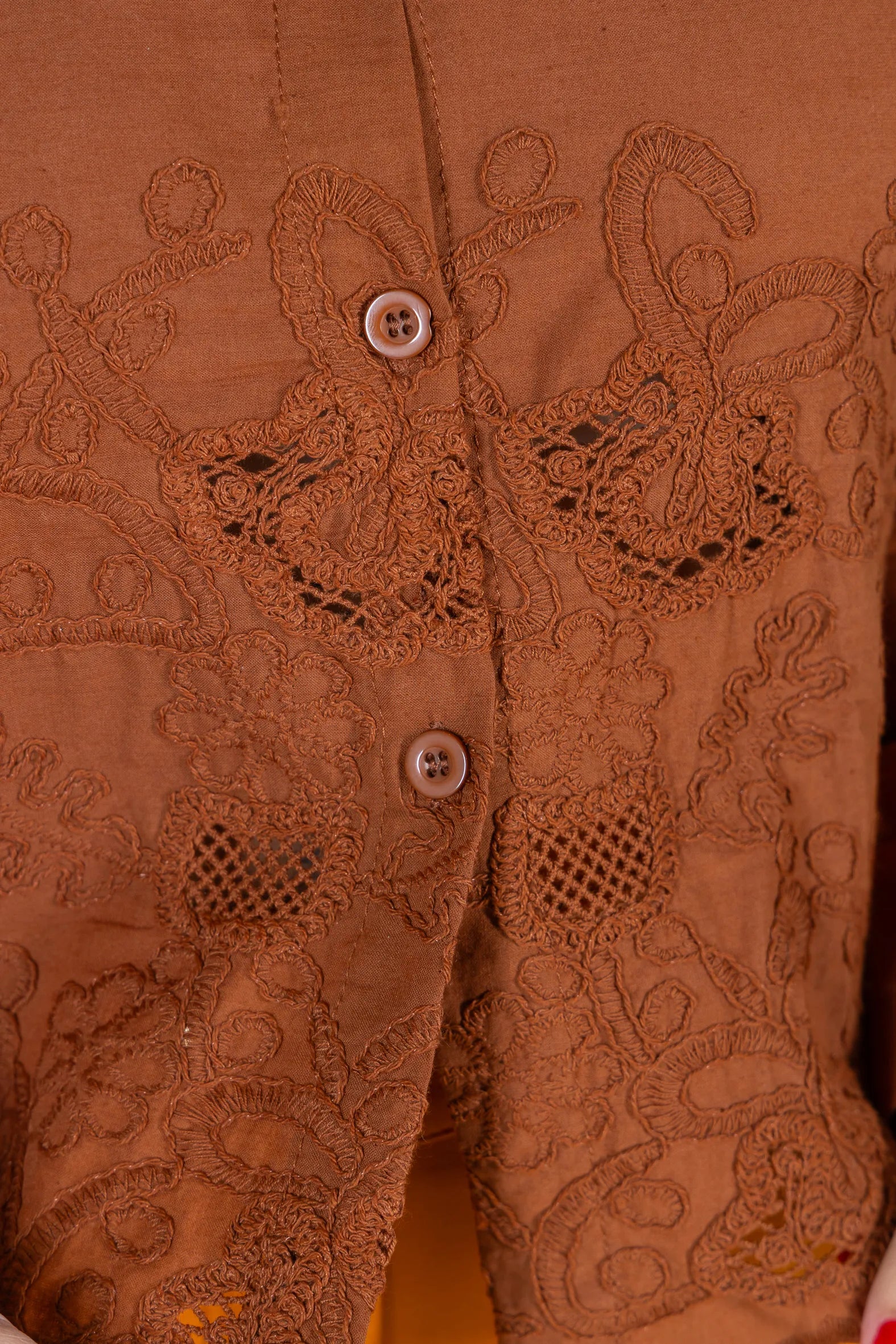 Camisa em Laise com Detalhes em Renda Marina Marrom