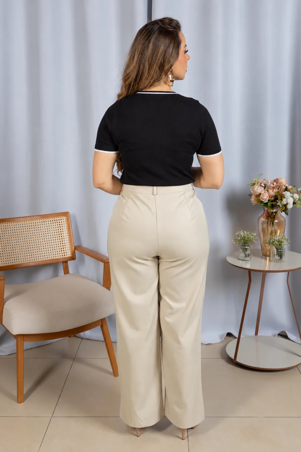 Blusa Confortável com Acabamento Contrastantes Janaína Preta - adicional 3
