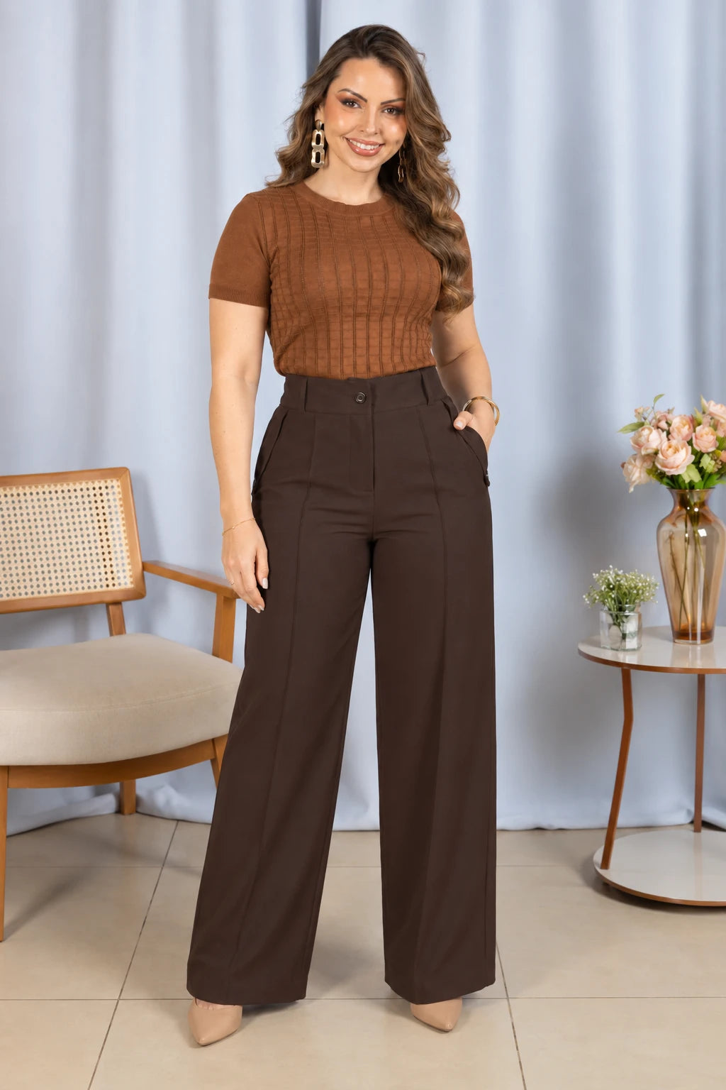 Calça Alfaiataria Corte Reto Friso Joyce Marrom - adicional 2