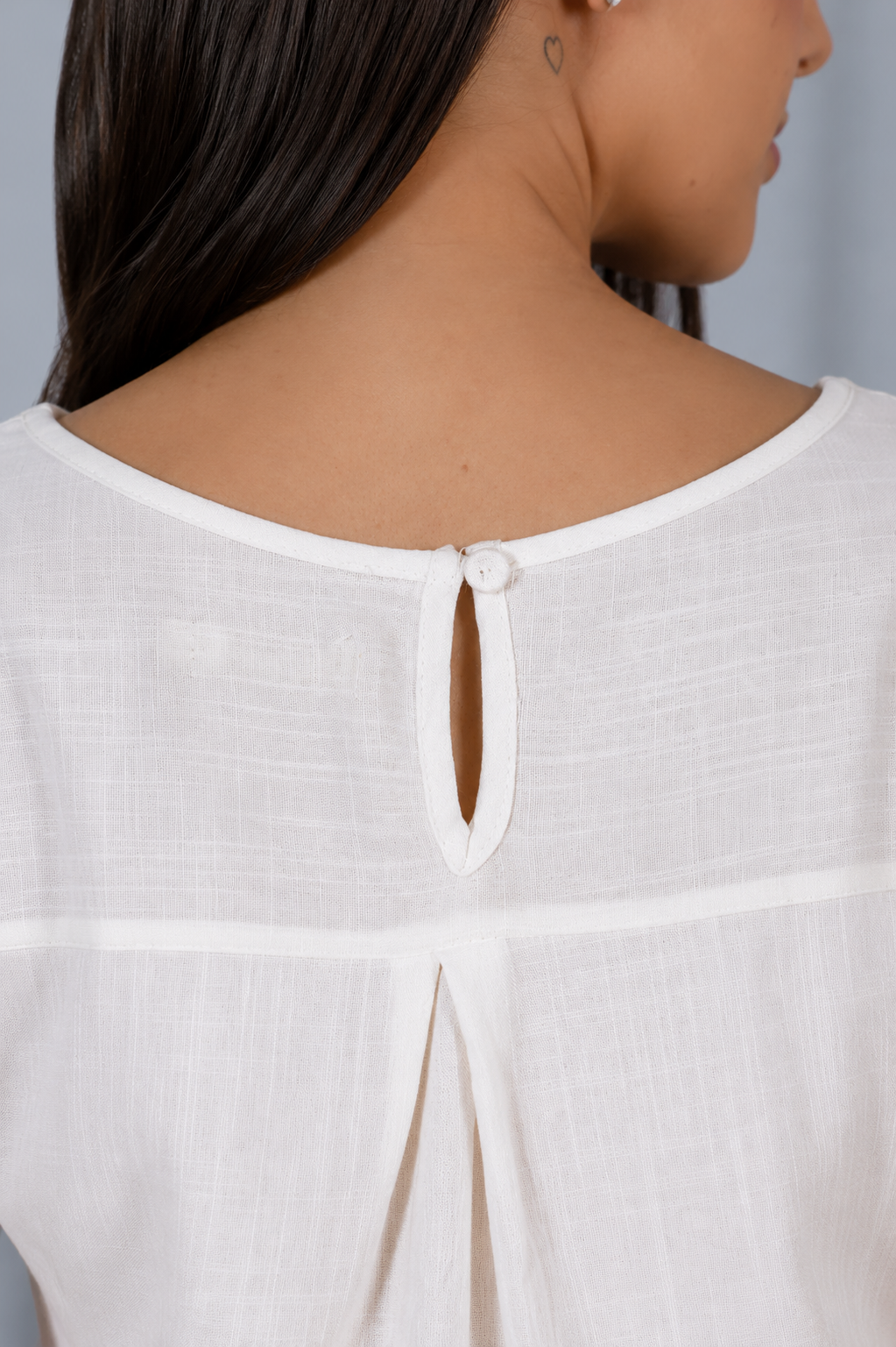 Blusa Manga Curta Transpassada com Bordado Delicado Selma Branca