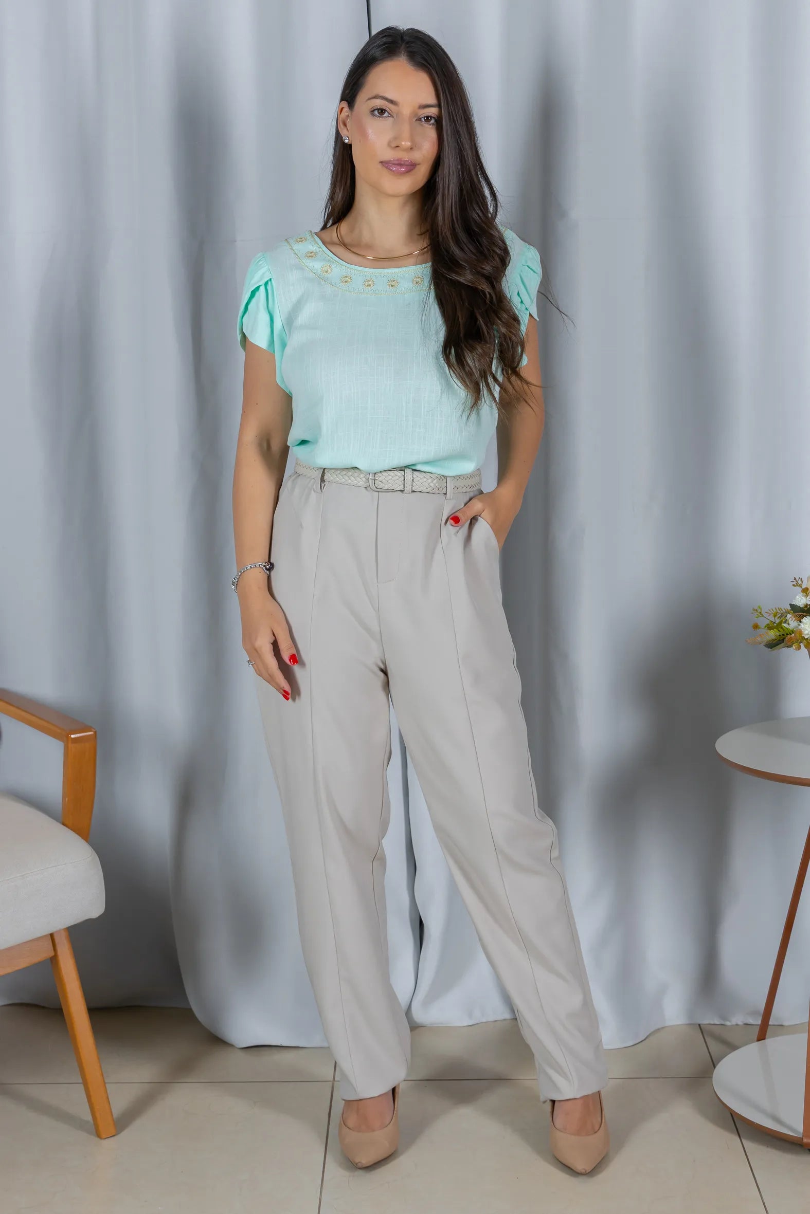 Blusa Manga Curta Transpassada com Bordado Delicado Selma Verde