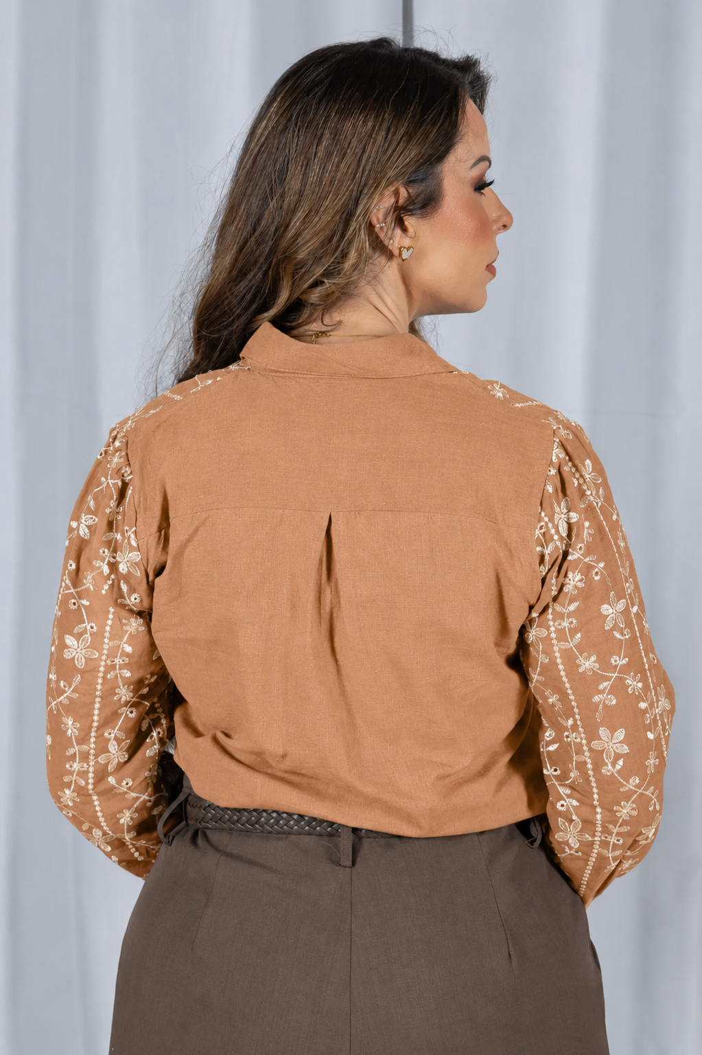 Camisa Laise Atemporal Maitê Bege