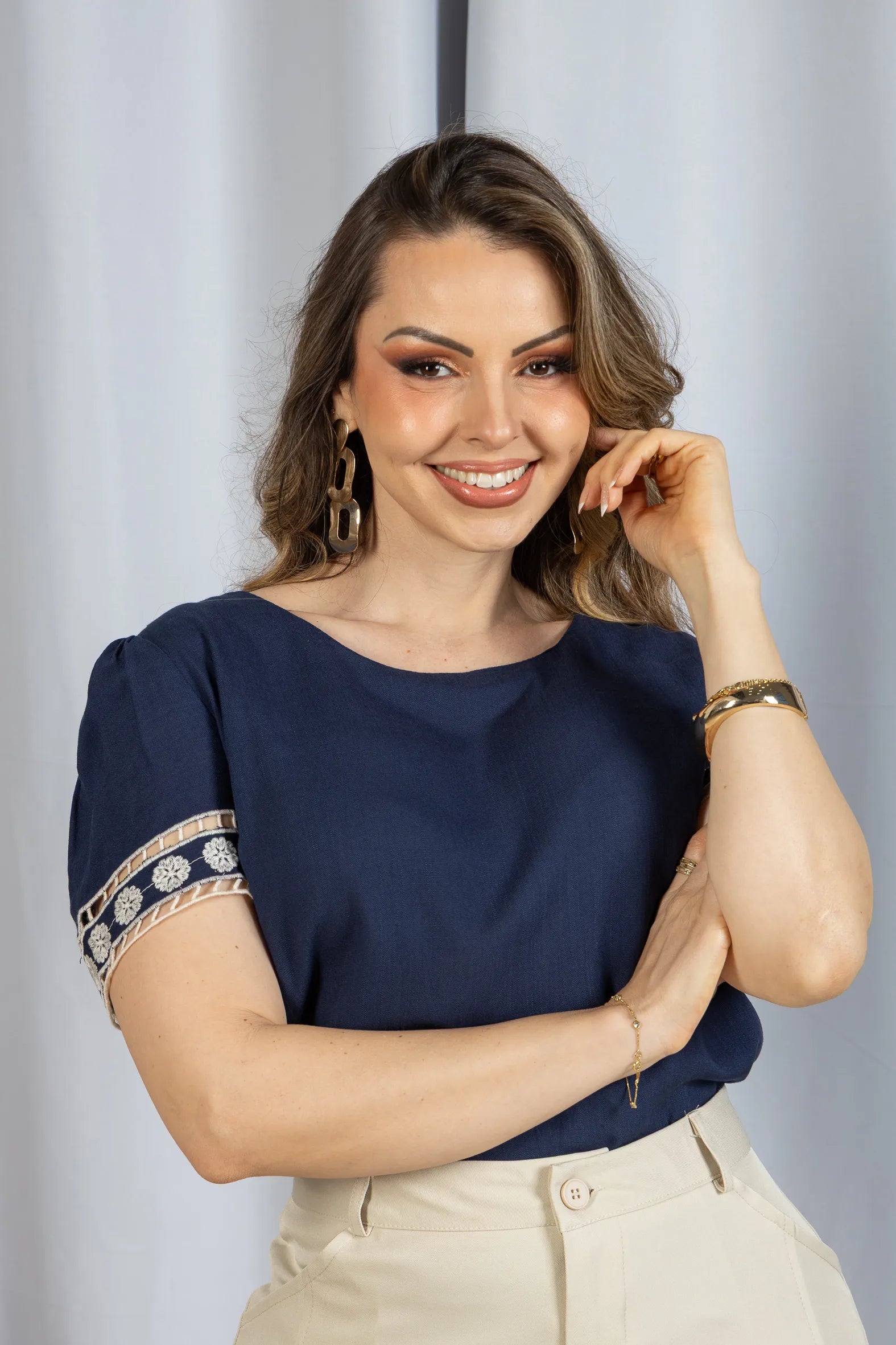 Blusa Manga Curta Em Viscose Bordado Entremeio Tamara Azul Marinho - adicional 5