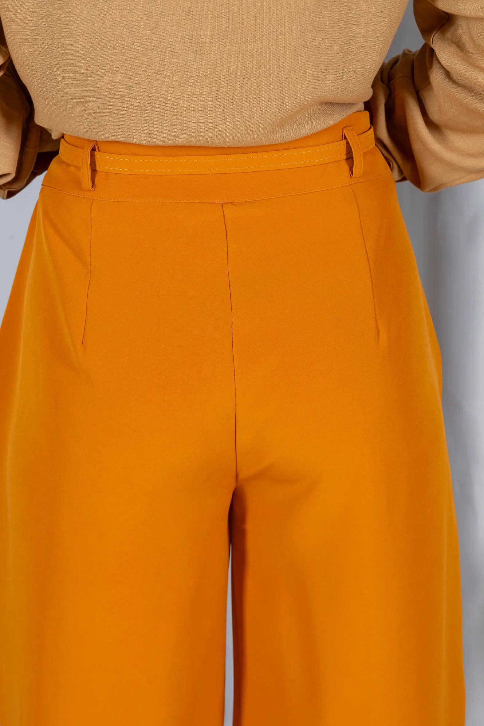 Calça Pantalona que Alonga a Silhueta Luiza Mostarda
