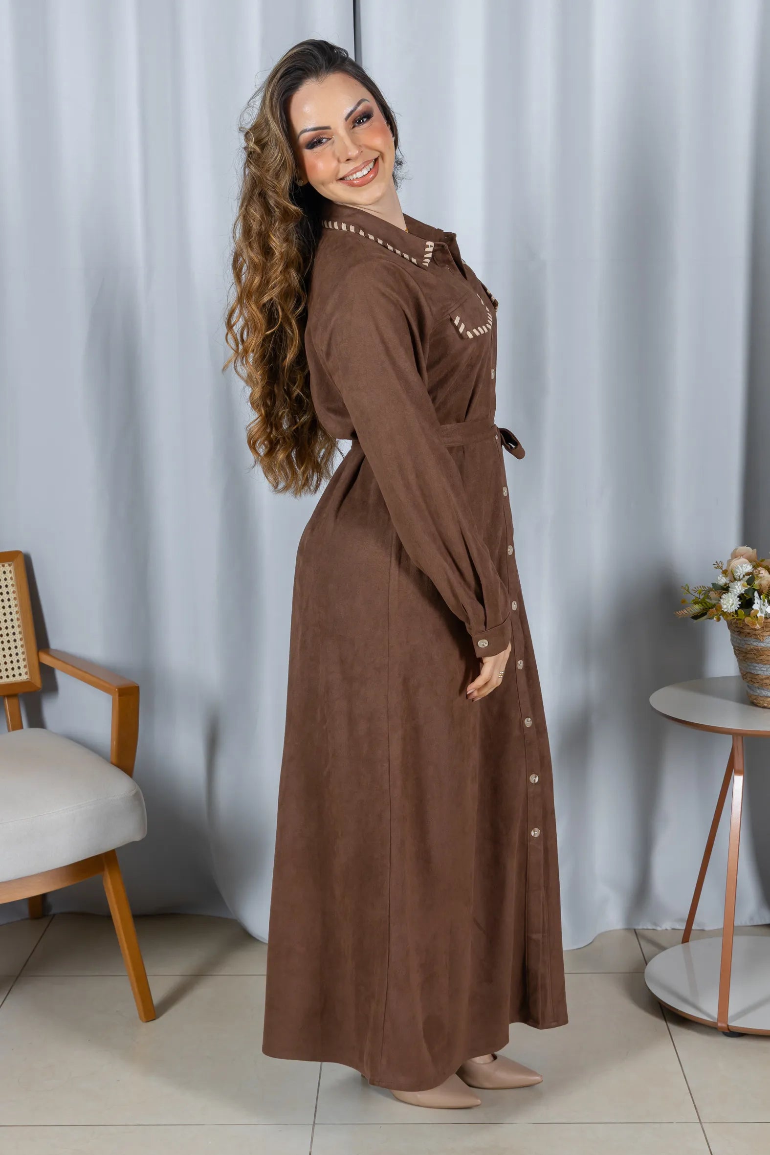Chemise Suede Pesponto Sofisticado Luna Marrom - detalhe