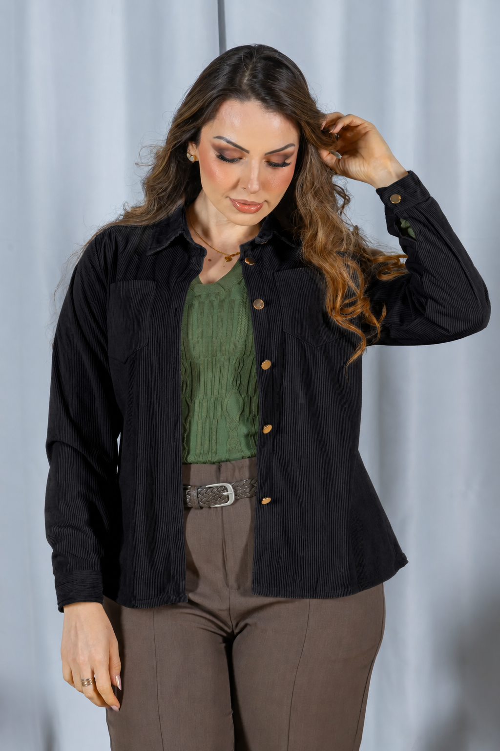 Camisa Cotelê com Bolsos Zoey Preta
