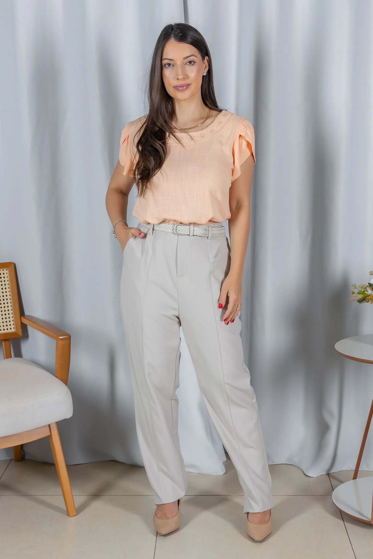 Blusa Manga Curta Transpassada com Bordado Delicado Selma Rosa