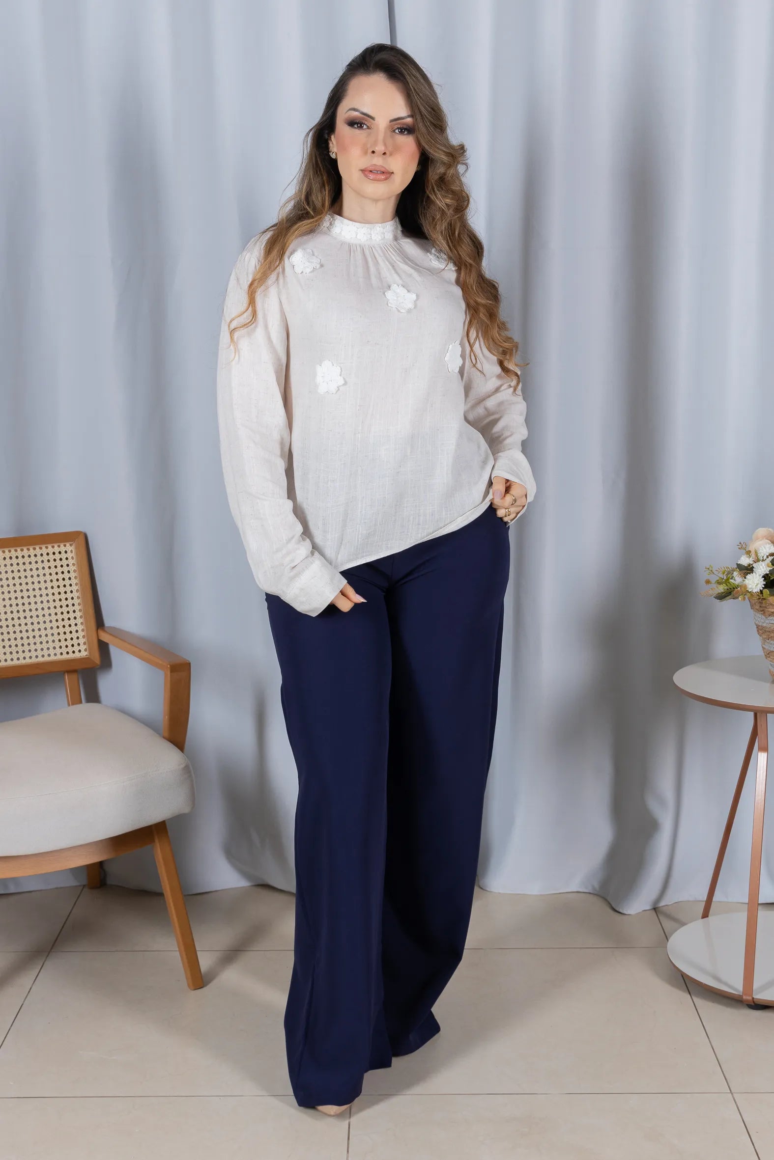 Blusa Manga Longa Visco-Linho com Bordado Floral Sonia Off White