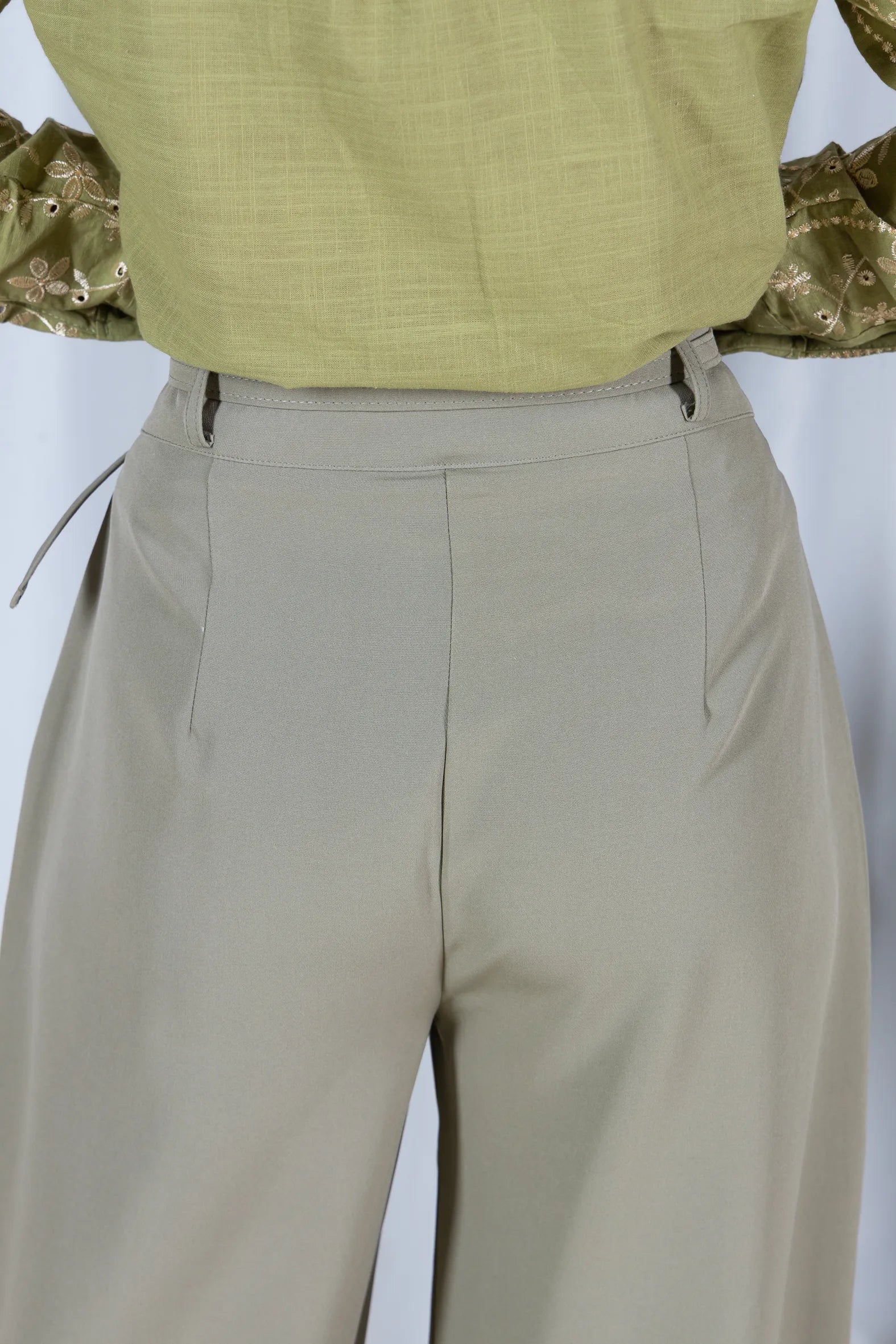 Calça Pantalona que Alonga a Silhueta Luiza Verde
