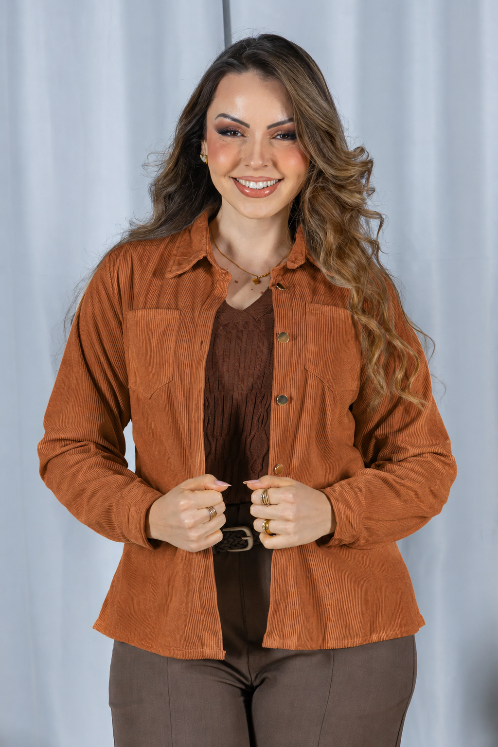 Camisa Cotelê com Bolsos Zoey Caramelo
