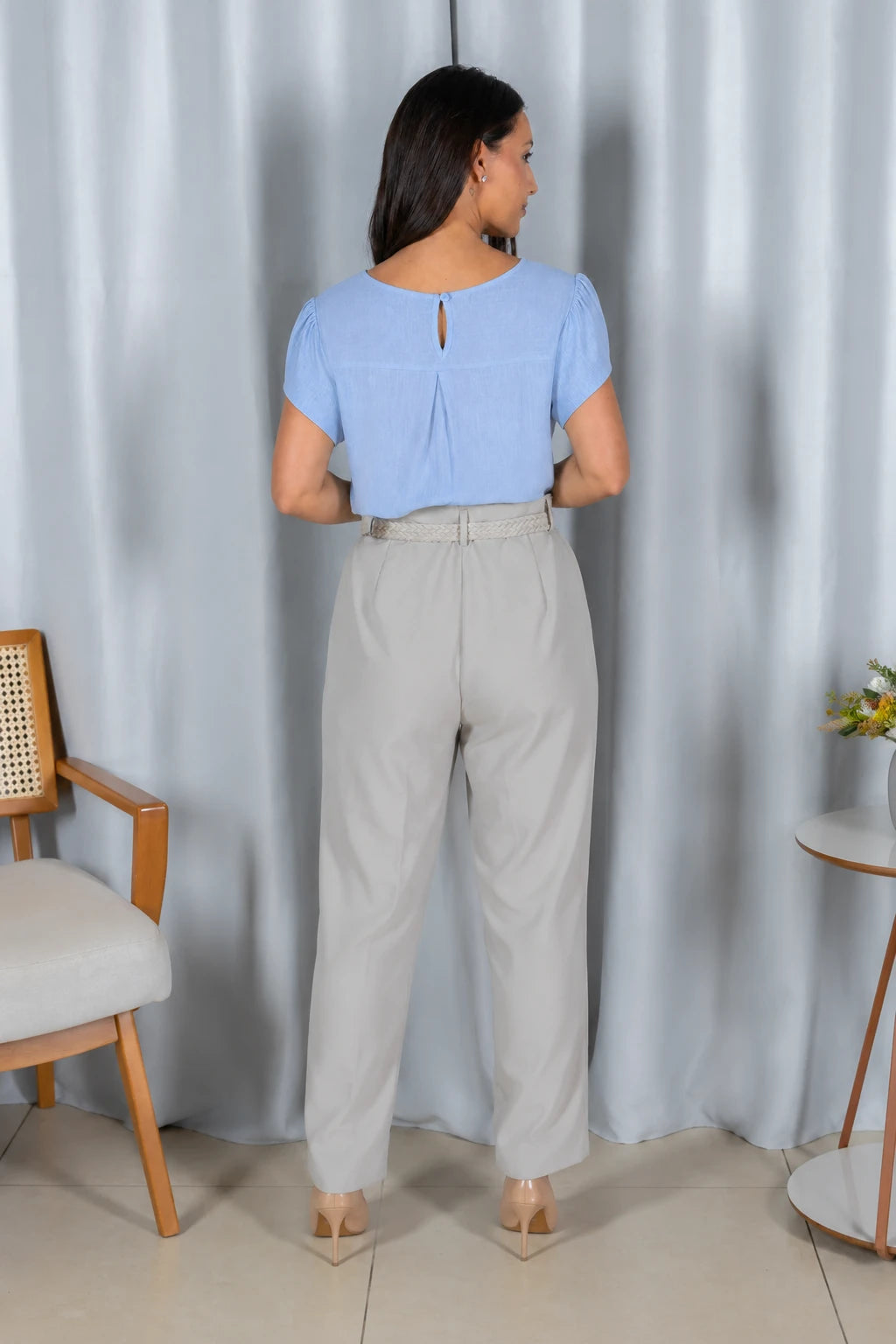 Blusa Manga Curta Transpassada com Bordado Delicado Selma Azul