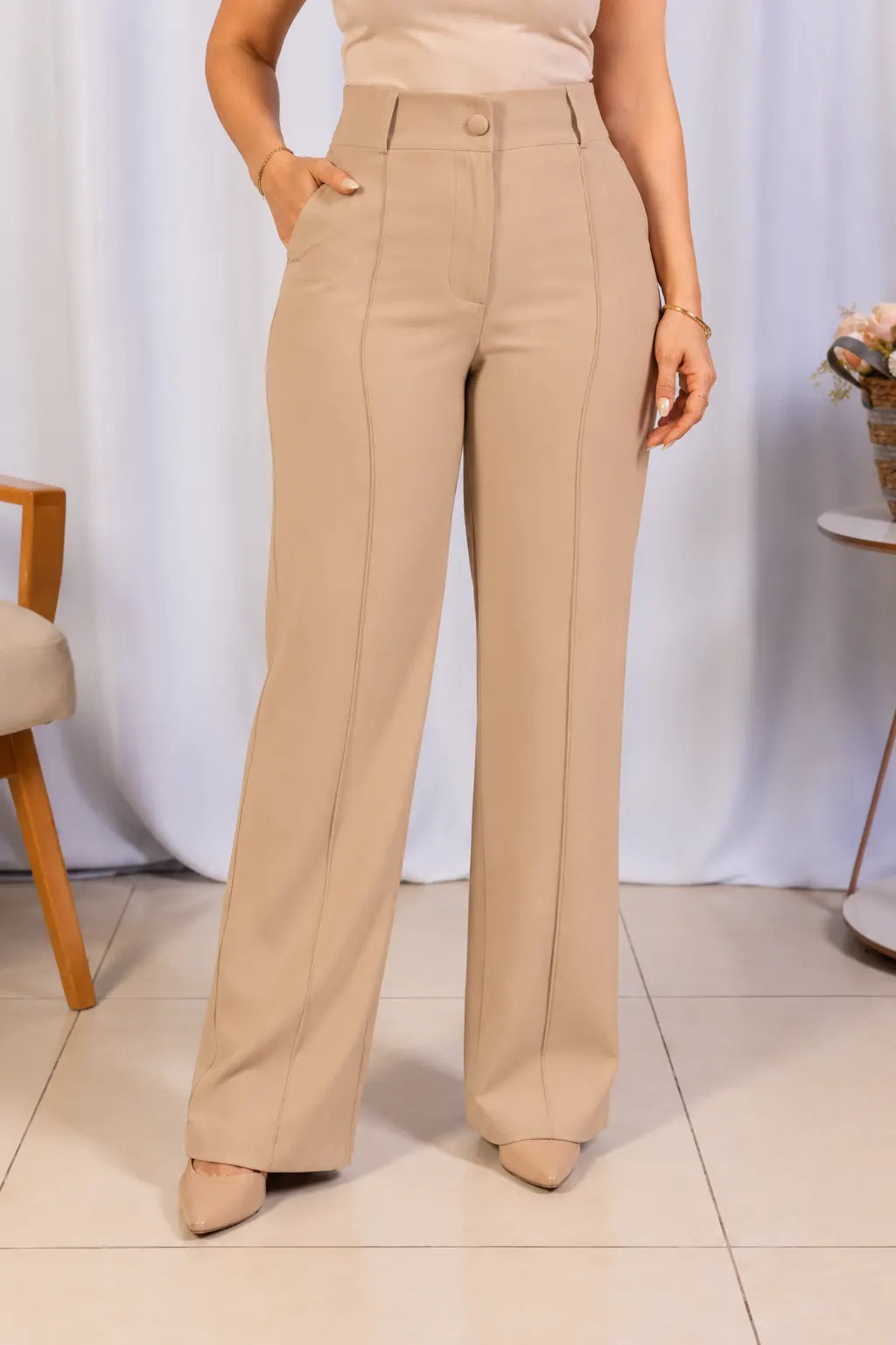Calça Corte Reto em Crepe Confort Juliane Bege